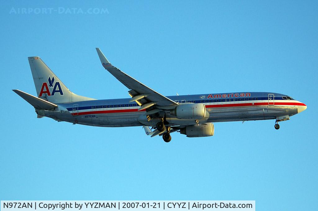 N972AN, 2001 Boeing 737-823 C/N 30097, Runway 24R