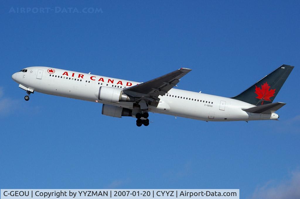 C-GEOU, 1999 Boeing 767-375 C/N 30108, Taking off on 33R