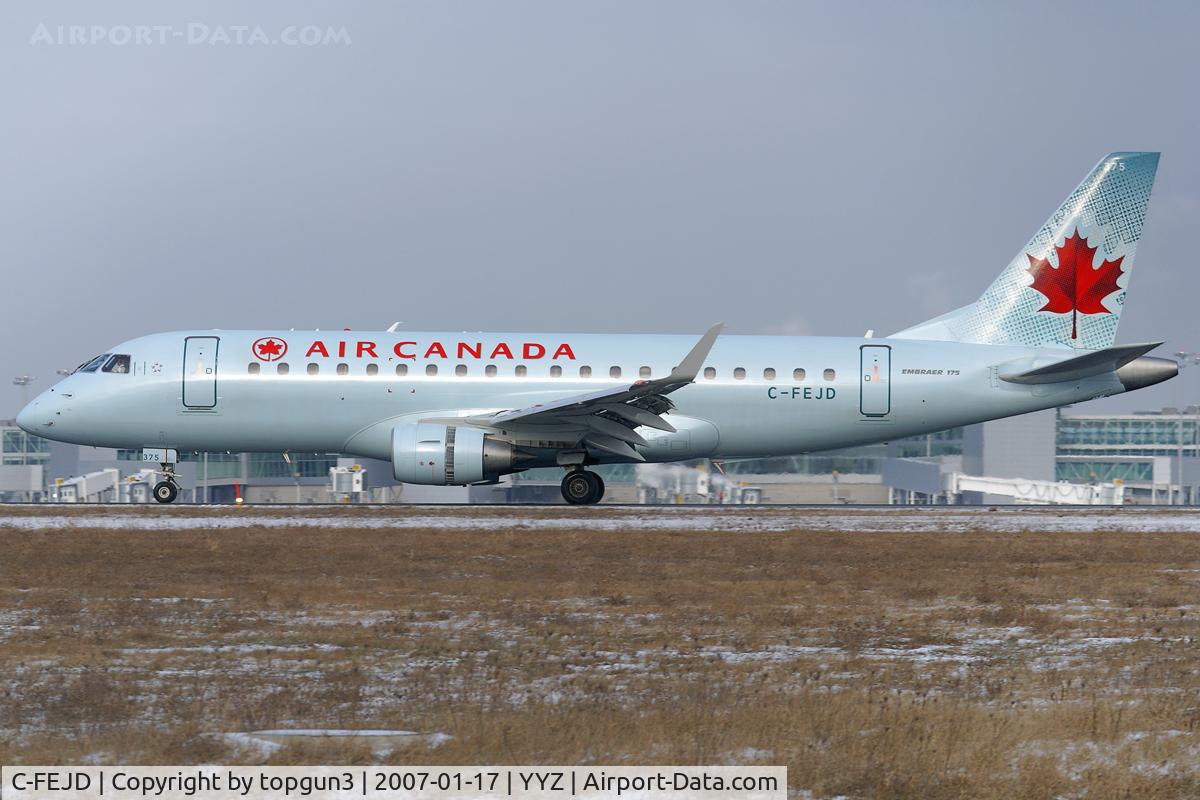 C-FEJD, 2005 Embraer 175SU (ERJ-170-200SU) C/N 17000090, Landing via RWY24L
