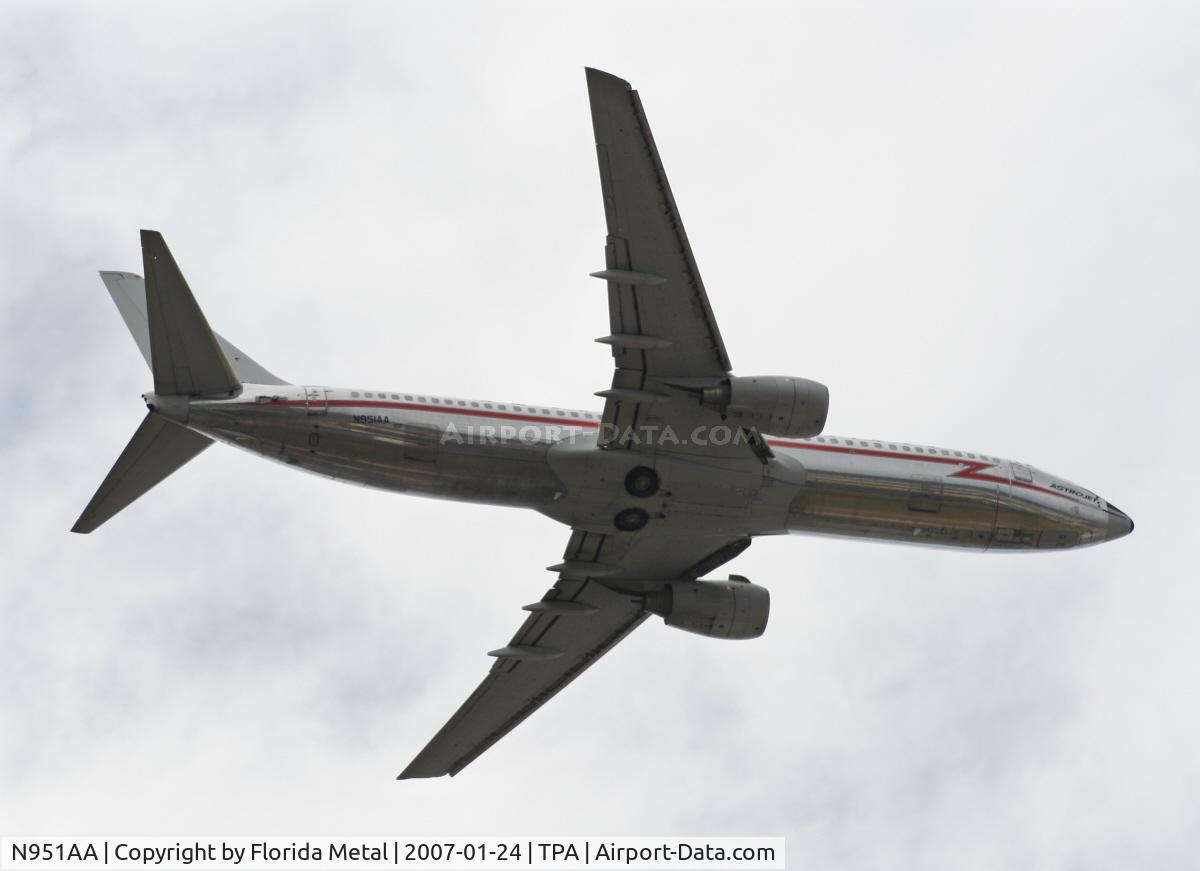 N951AA, 2000 Boeing 737-823 C/N 29538, Retro American 737