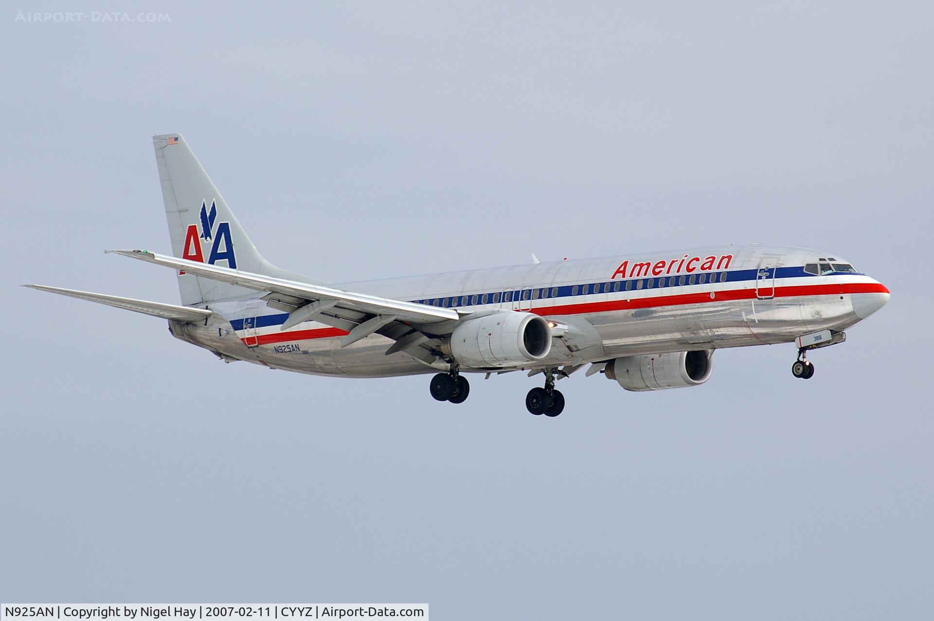 N925AN, 1999 Boeing 737-823 C/N 29526, Arrival on Rwy 23 (Pentax ist DL2 - Sigma 300mm)