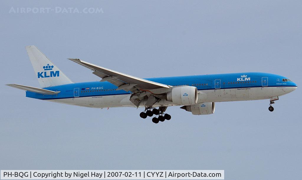 PH-BQG, 2004 Boeing 777-206/ER C/N 32704, Landing on Rwy 23