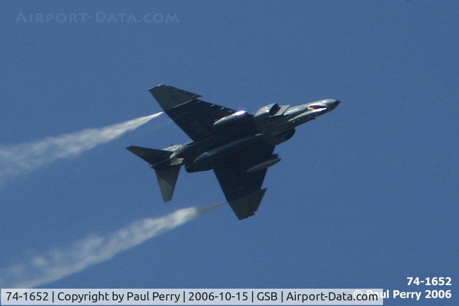 74-1652, 1974 McDonnell Douglas QF-4E Phantom II C/N 4911, Venting the wing tanks while loitering