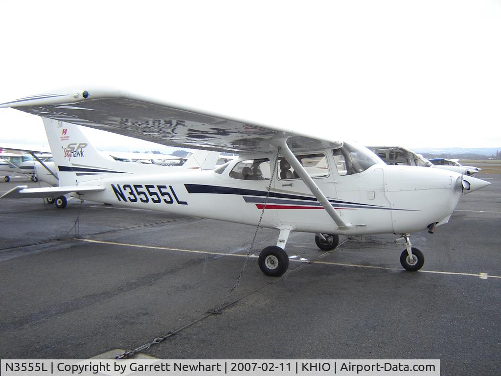 N3555L, Cessna 172S C/N 172S8865, sitting on the ramp at KHIO