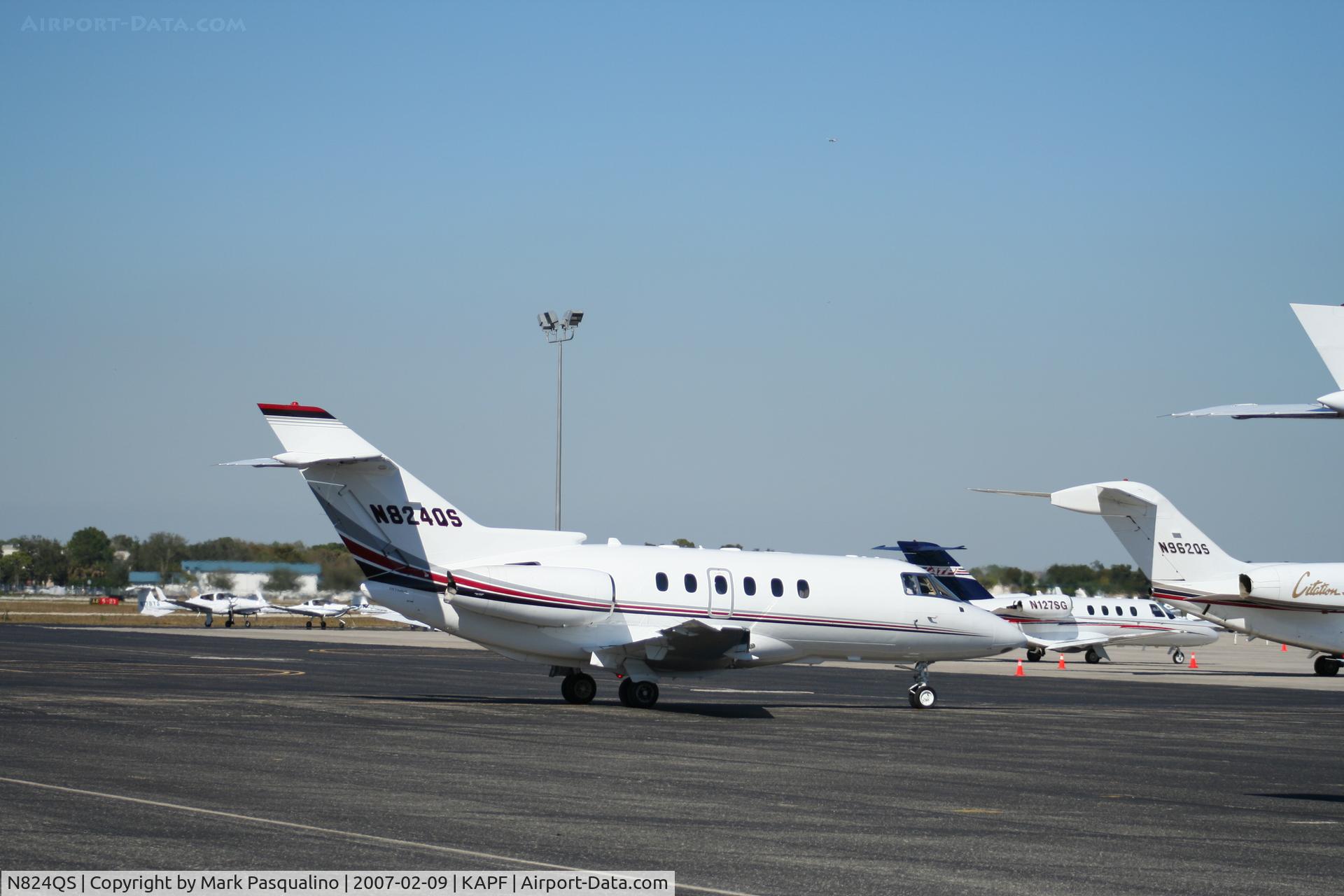N824QS, 2001 Raytheon Hawker 800XP C/N 258523, Hawker 800XP