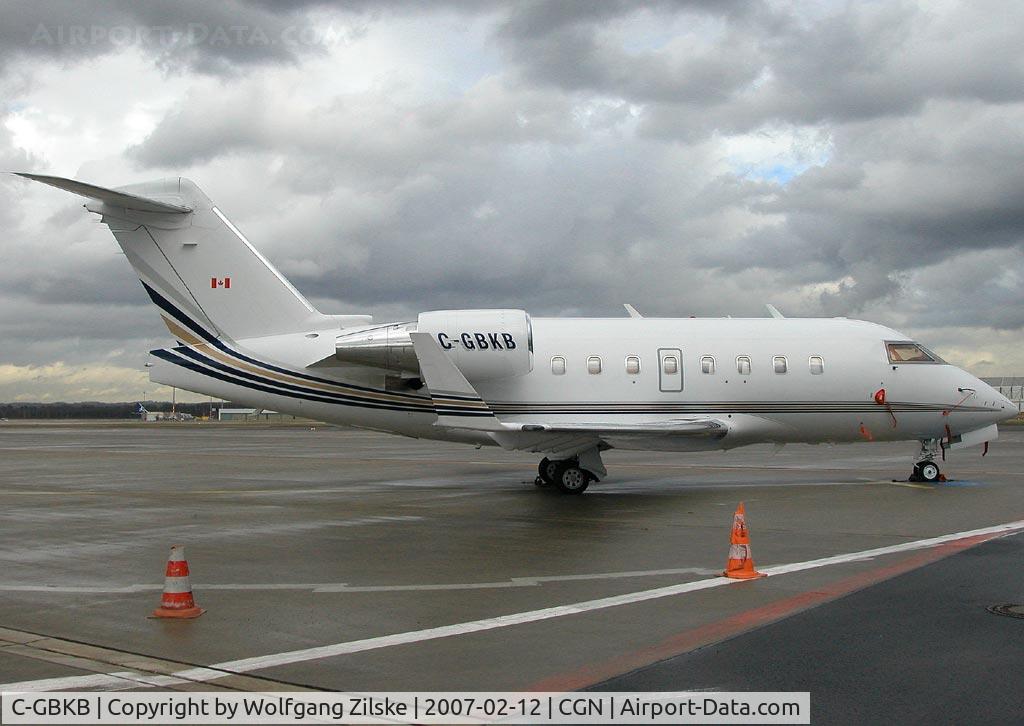 C-GBKB, 1999 Bombardier Challenger 604 (CL-600-2B16) C/N 5420, visitor