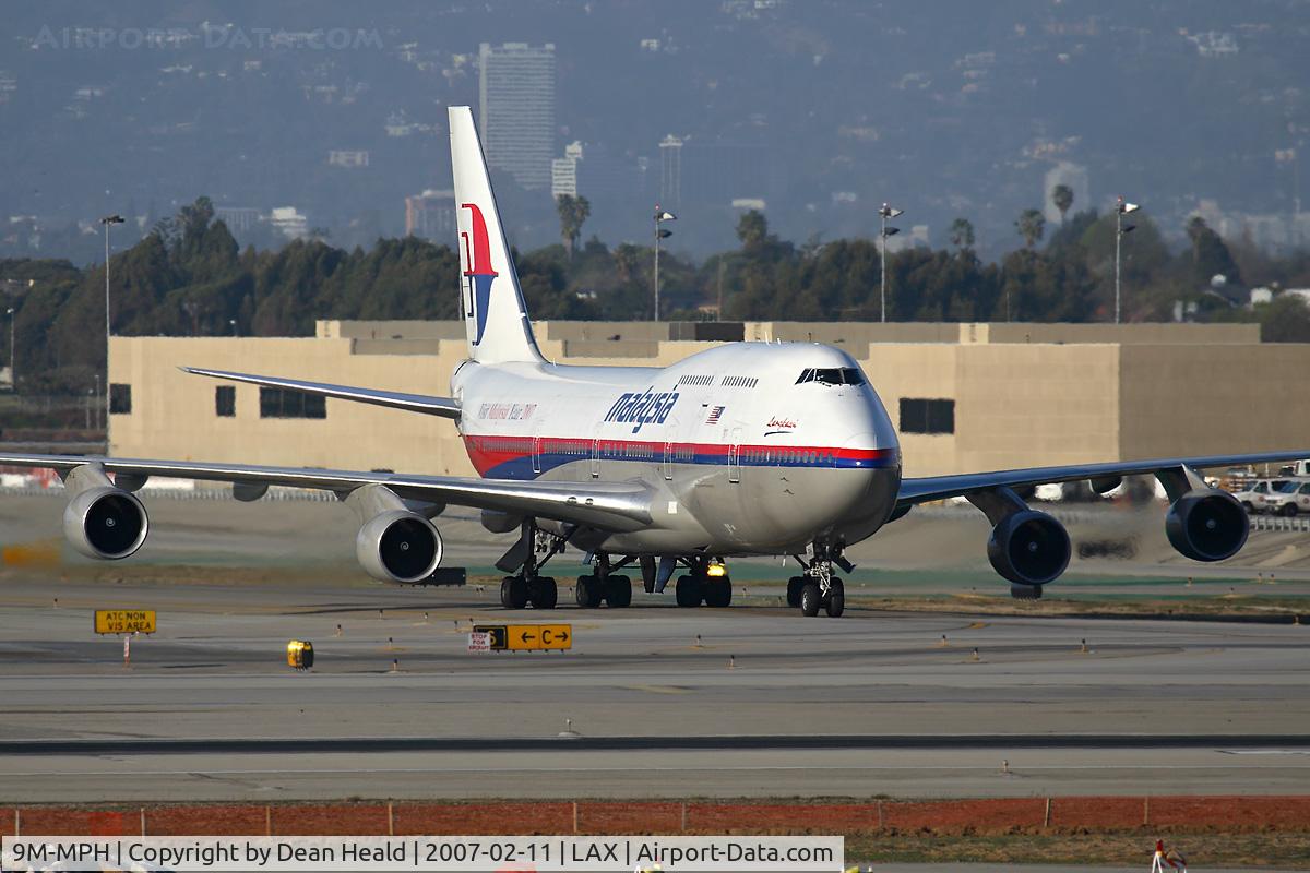 9M-MPH, 1994 Boeing 747-4H6(BDSF) C/N 27044, Malaysia Airlines 9M-MPH taxiing through the alley after arrival on the north complex.