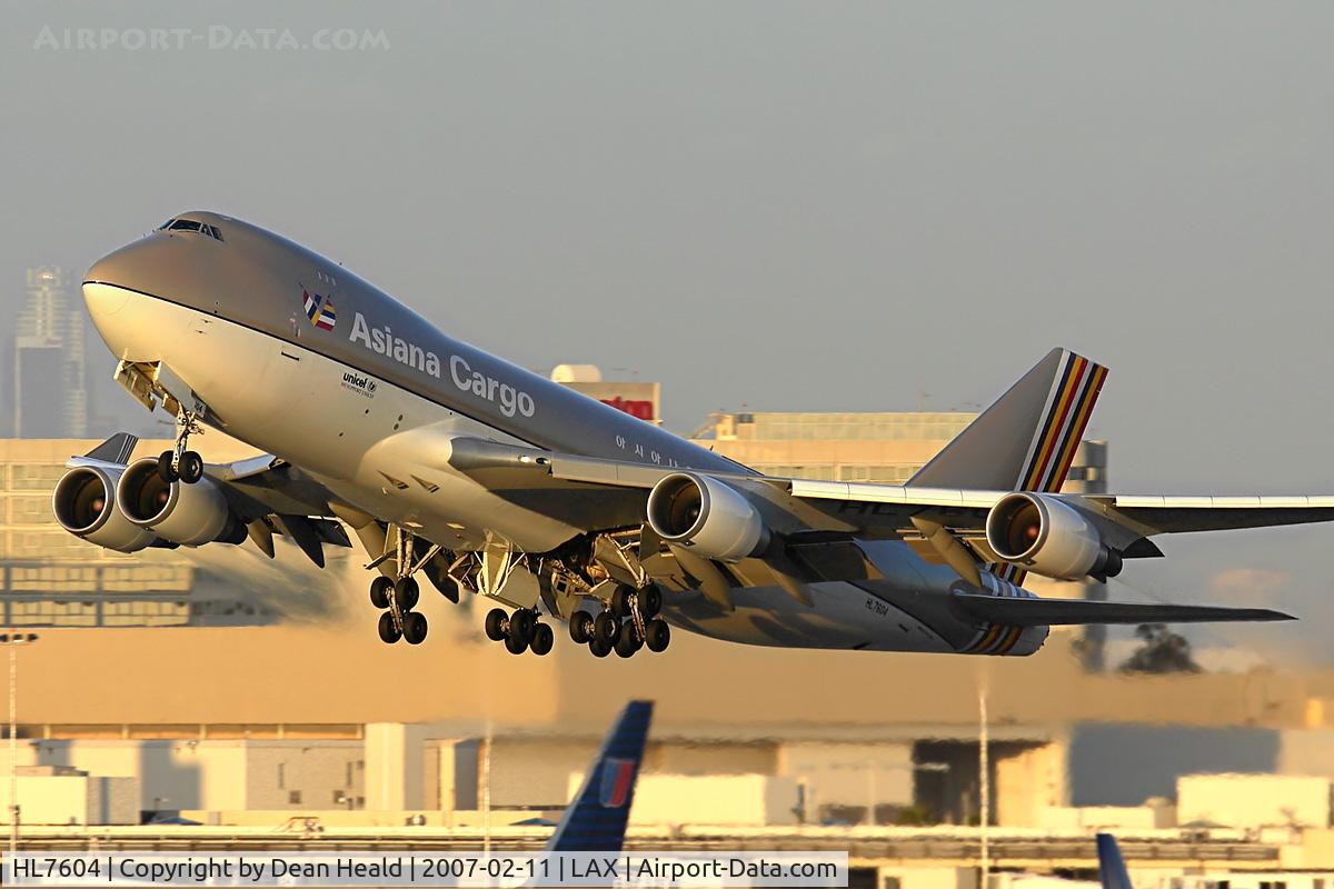 HL7604, 2006 Boeing 747-48EF C/N 29907/1370, Nice light on Asiana Cargo HL7604 (FLT AAR281) climbing out from RWY 25R enroute to Incheon Int'l (RKSI) - Seoul, South Korea.