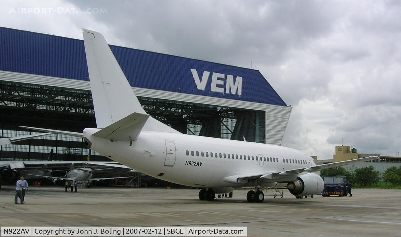 N922AV, 1990 Boeing 737-53A C/N 24922, Rio VEM ramp following test flight by Bruce Burns and John Boling