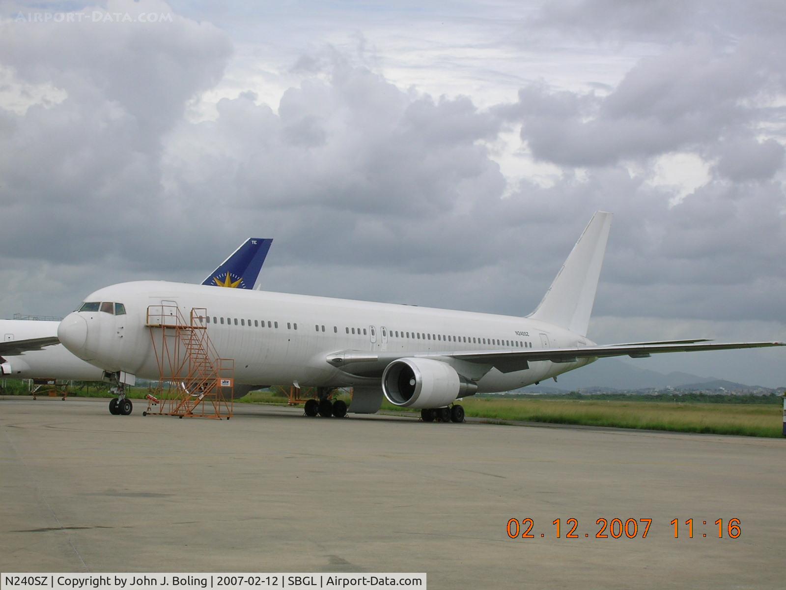 N240SZ, 1988 Boeing 767-375 C/N 24086, Boeing 767-300 at VEM ramp, Rio de Janeiro