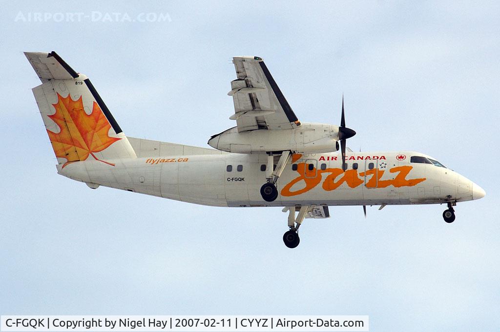 C-FGQK, 1989 De Havilland Canada DHC-8-102 Dash 8 C/N 193, Bombardier / Dehavilland Dash8 arriving on 24R
