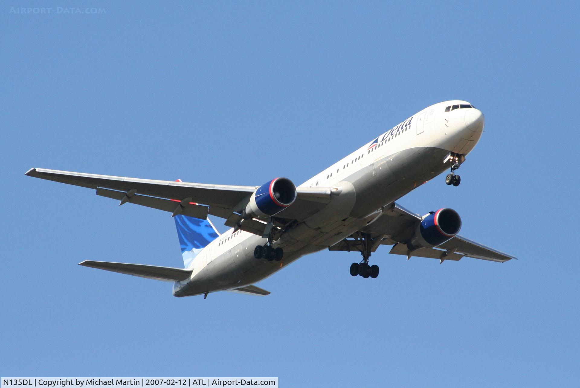 N135DL, 1991 Boeing 767-332 C/N 25145, On final for Runway 9R