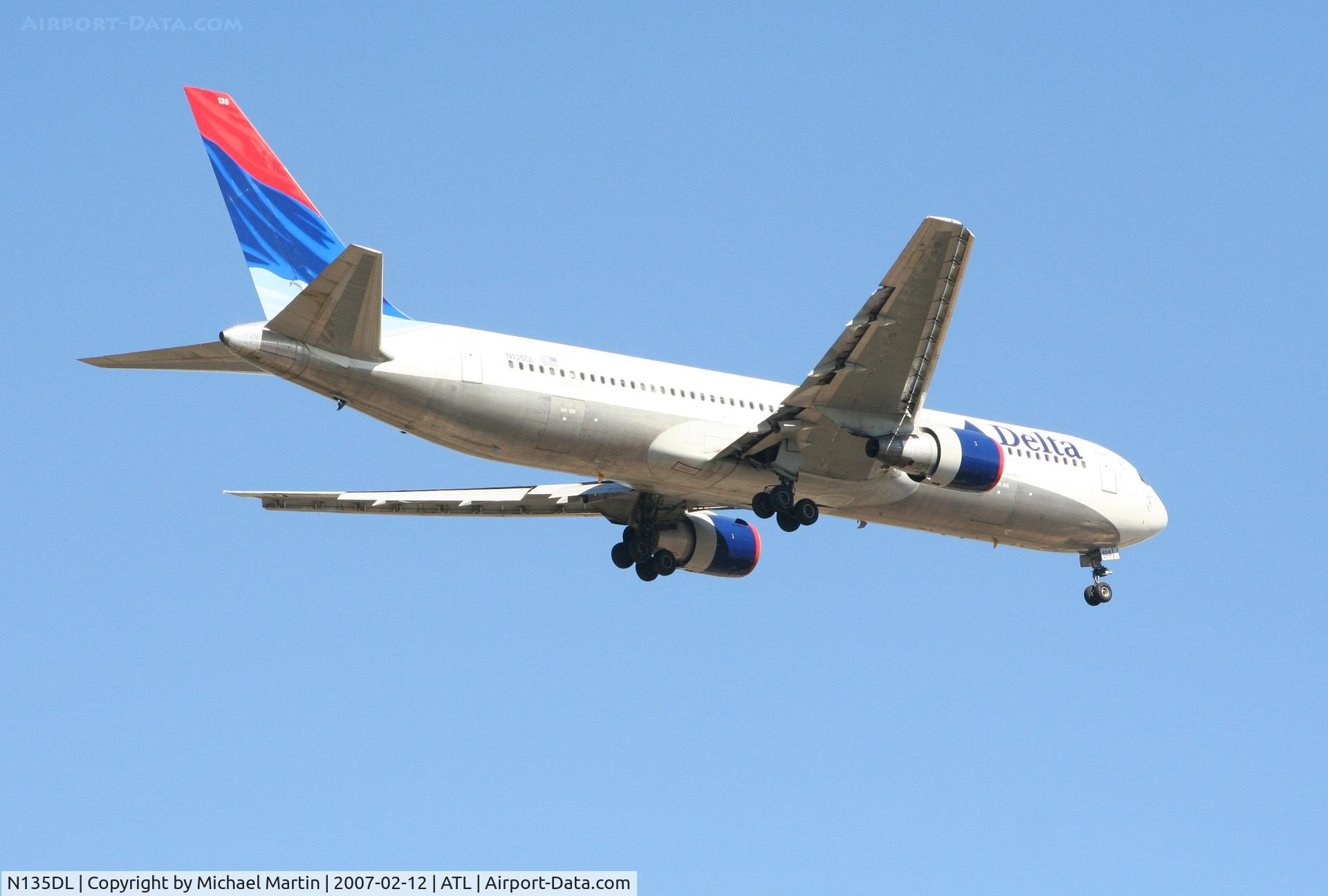 N135DL, 1991 Boeing 767-332 C/N 25145, Over the numbers of 9R
