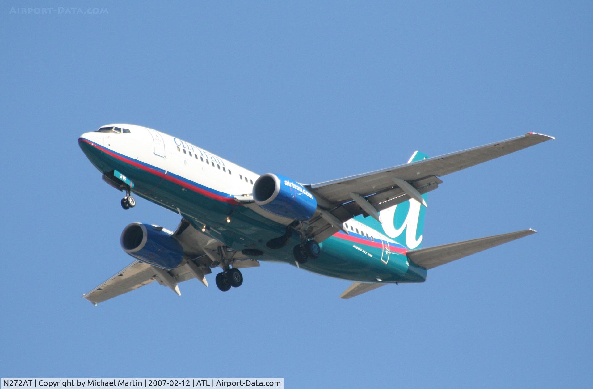 N272AT, 2005 Boeing 737-7BD C/N 33921, On final for Runway 26L