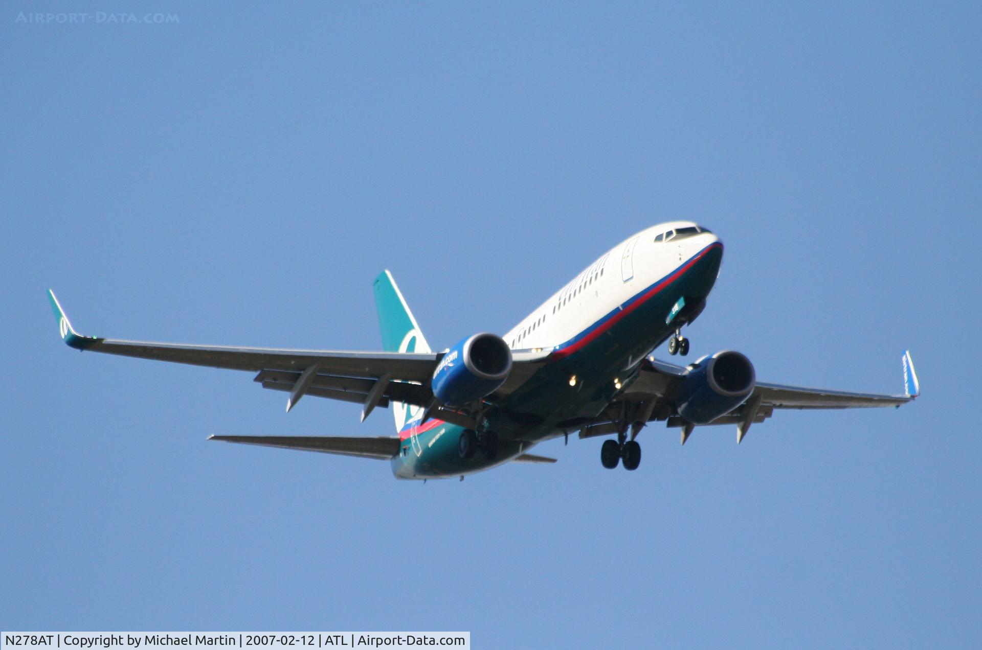 N278AT, 2005 Boeing 737-76N C/N 32665, On final for Runway 9R