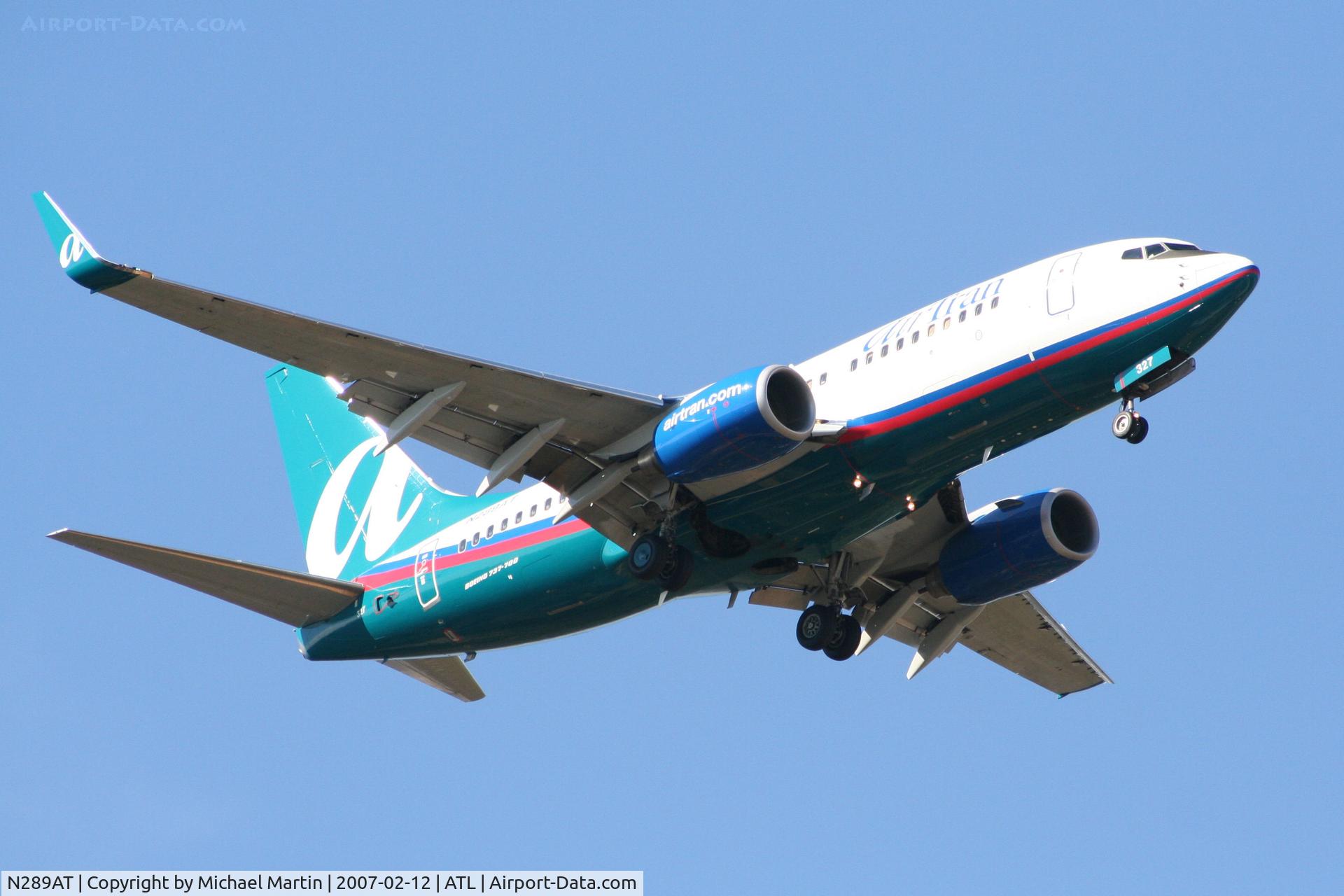 N289AT, 2006 Boeing 737-76N C/N 32673, On final for Runway 9R