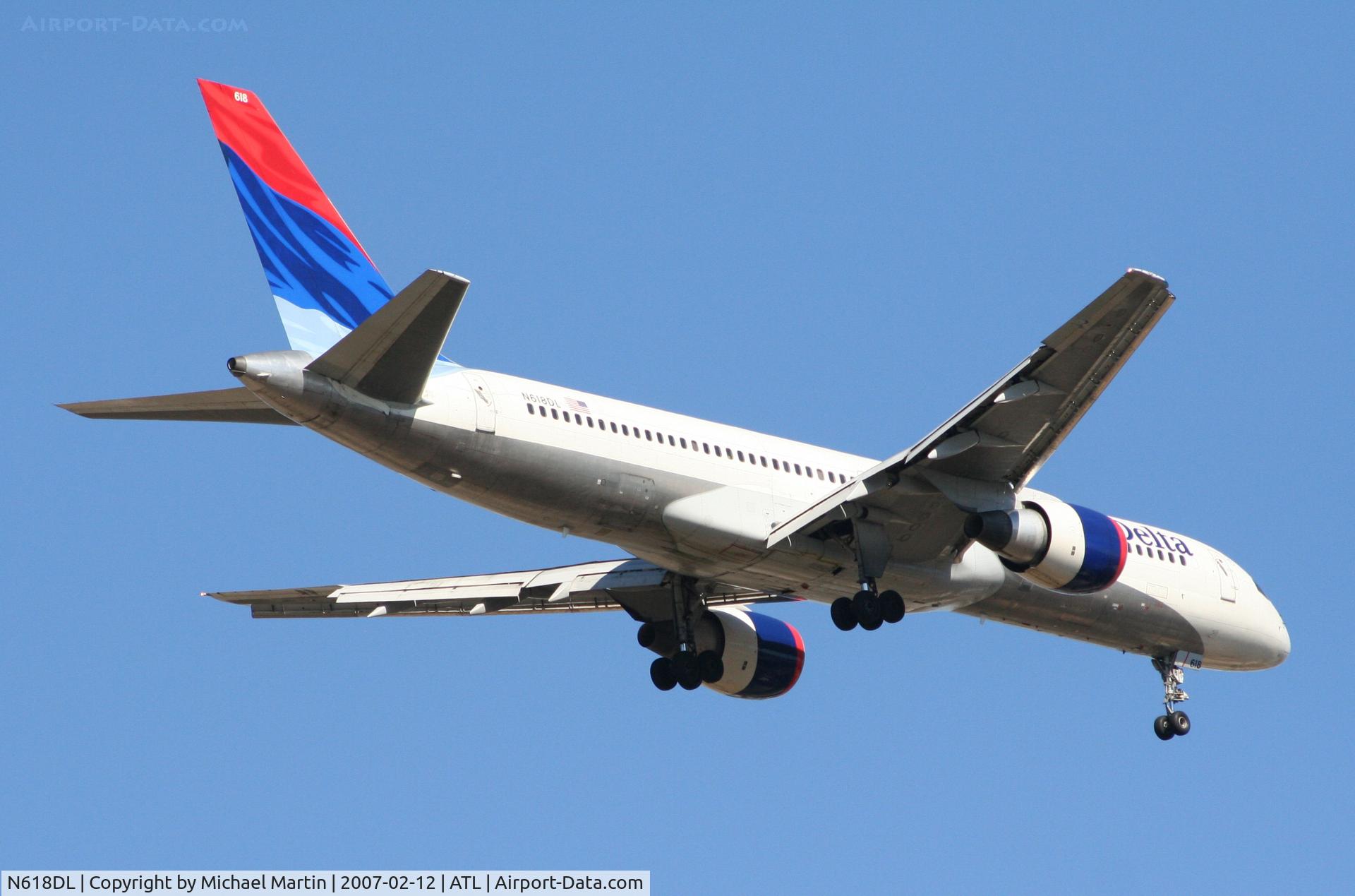 N618DL, 1986 Boeing 757-232 C/N 22908, Over the numbers of 9R