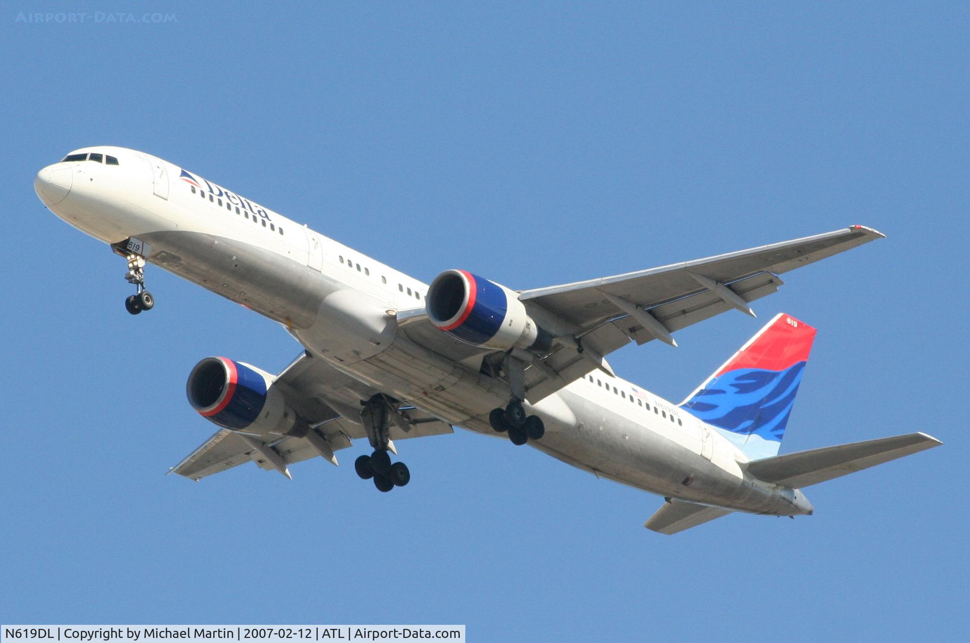 N619DL, 1986 Boeing 757-232 C/N 22909, On final for Runway 26L
