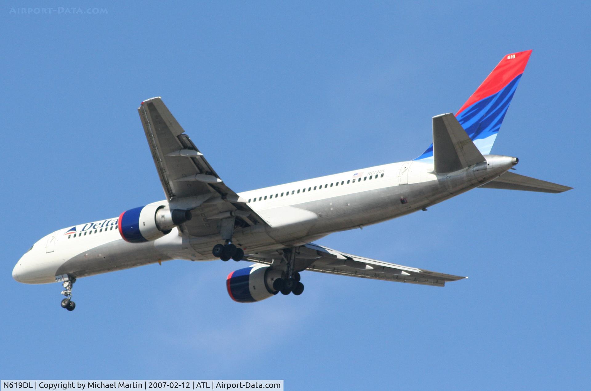 N619DL, 1986 Boeing 757-232 C/N 22909, Over the numbers of 26L