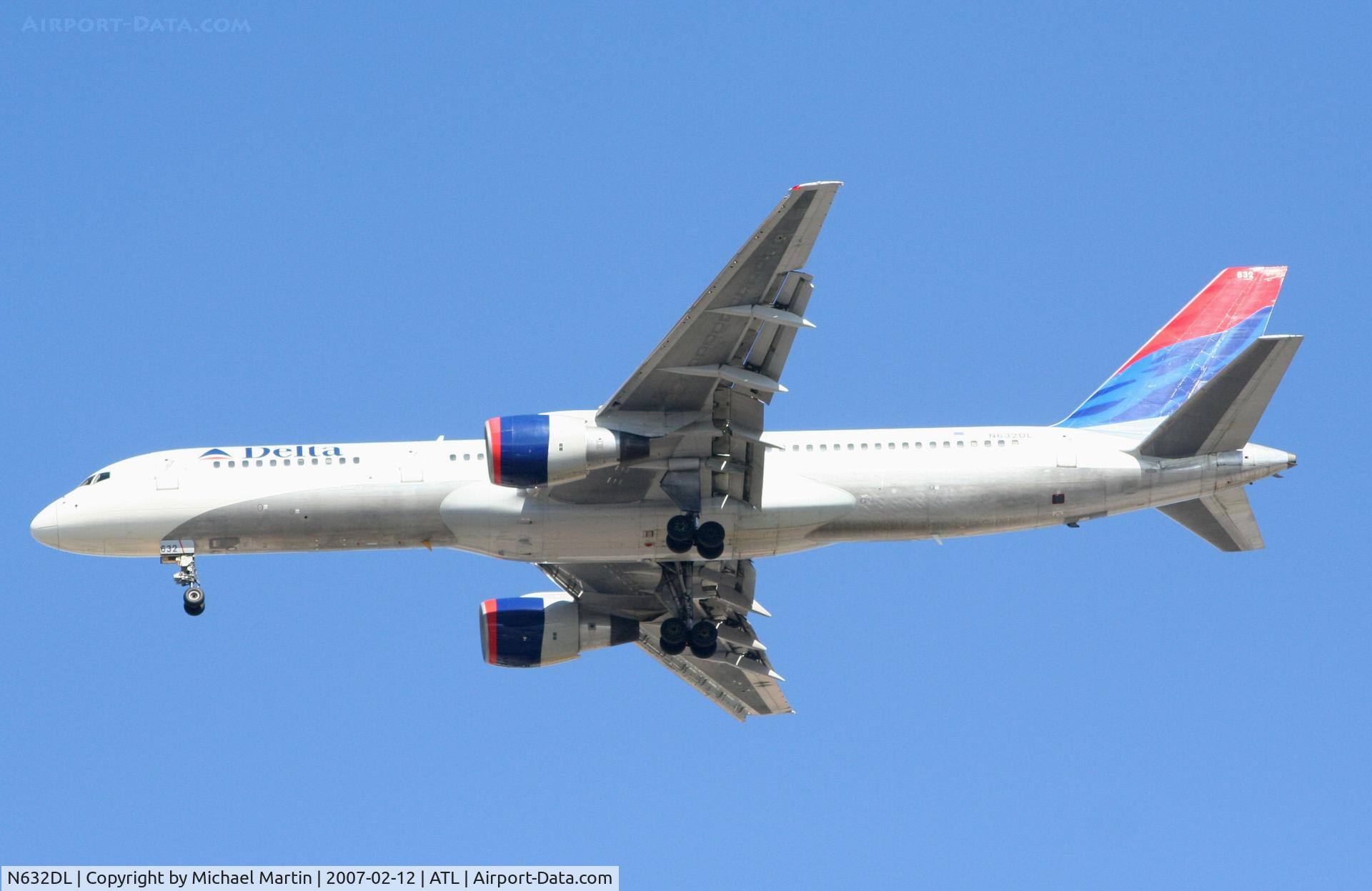 N632DL, 1987 Boeing 757-232 C/N 23613, On final for Runway 26L