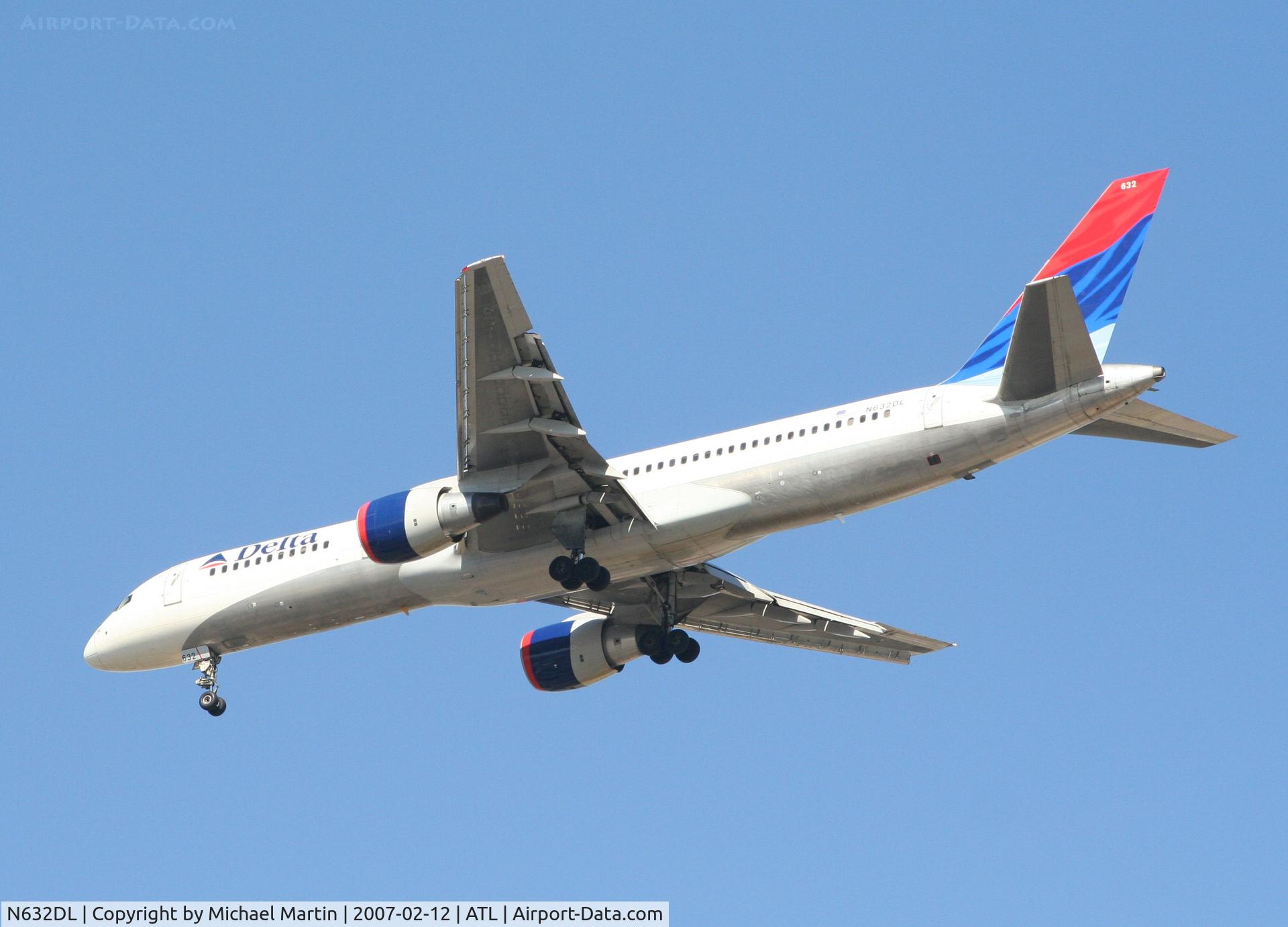 N632DL, 1987 Boeing 757-232 C/N 23613, Over the numbers of 26L