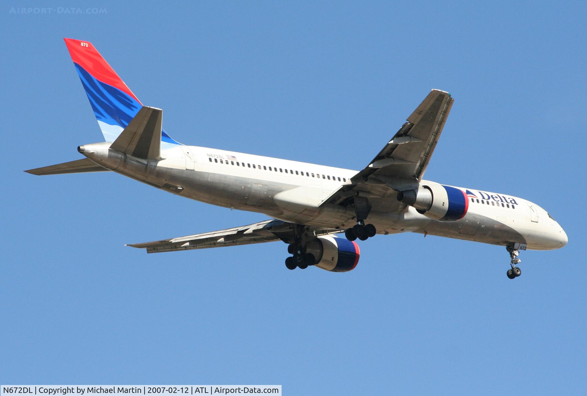 N672DL, 1992 Boeing 757-232 C/N 25977, Over the numbers of 9R