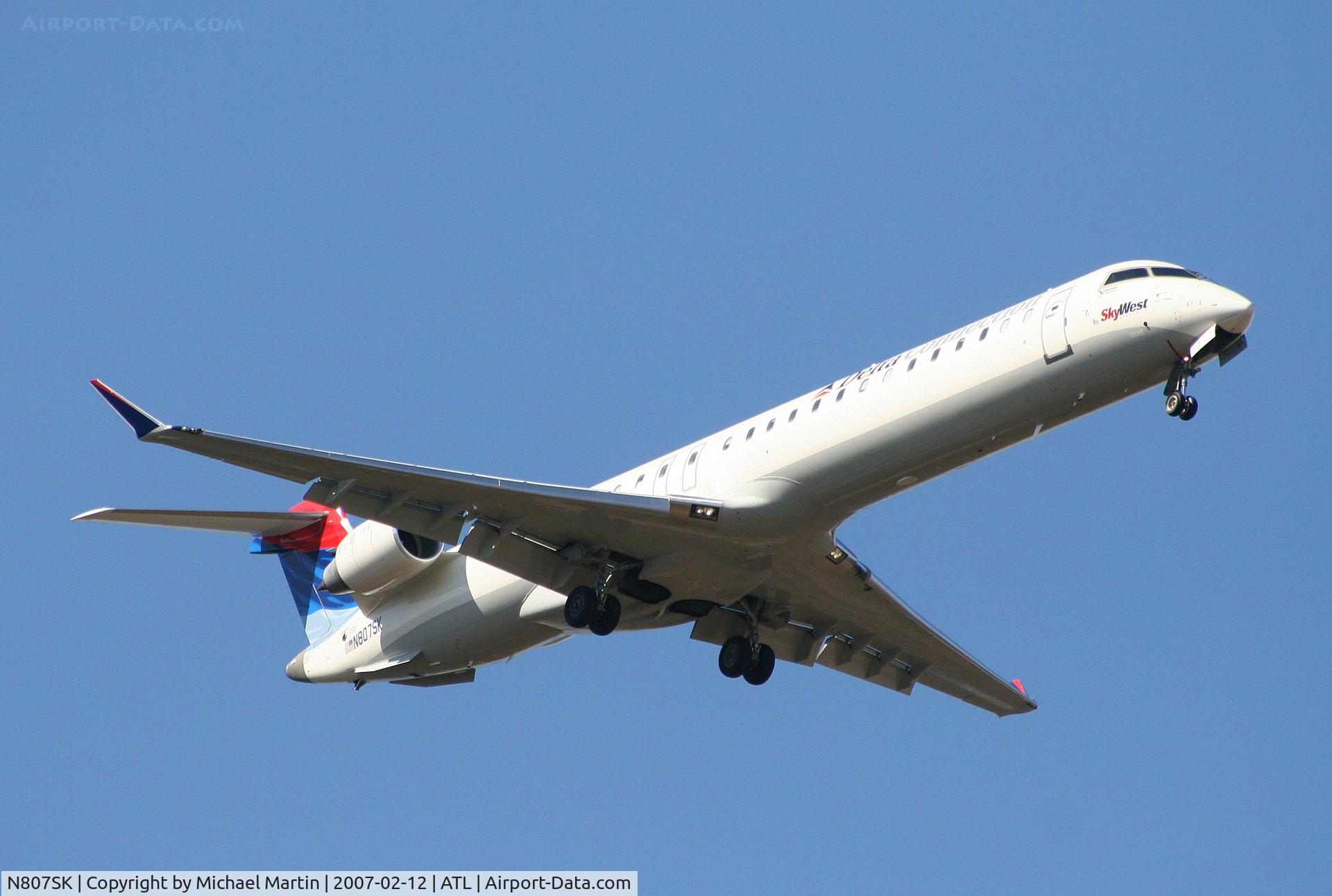 N807SK, 2006 Bombardier CRJ-900ER (CL-600-2D24) C/N 15082, On final for Runway 9R