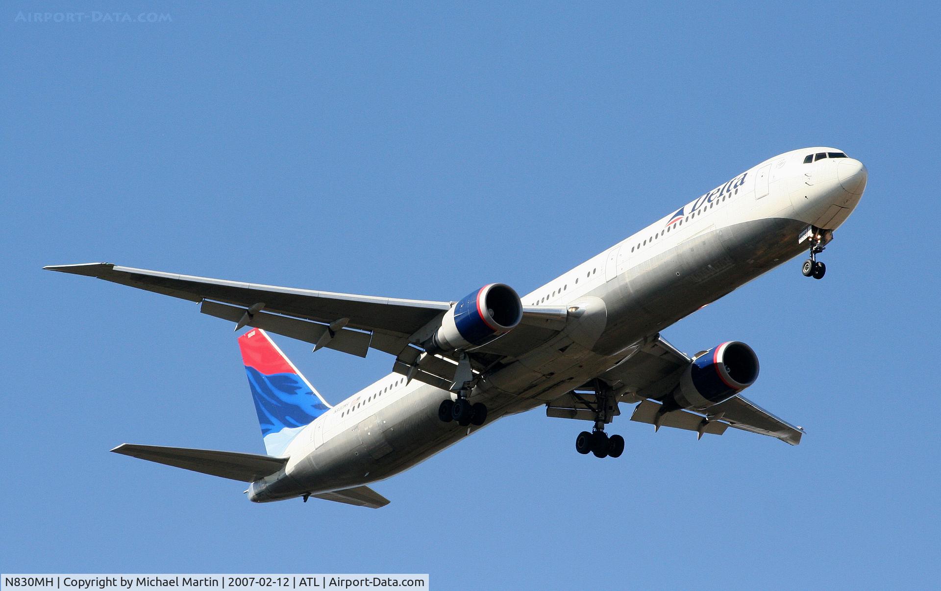 N830MH, 2000 Boeing 767-432/ER C/N 29701, On final for Runway 9R