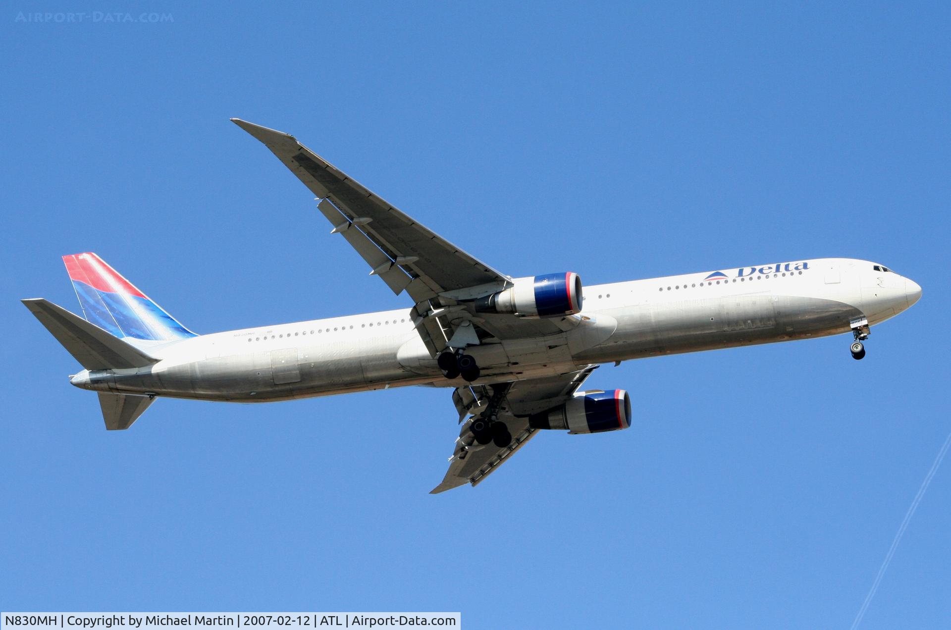 N830MH, 2000 Boeing 767-432/ER C/N 29701, On final for Runway 9R
