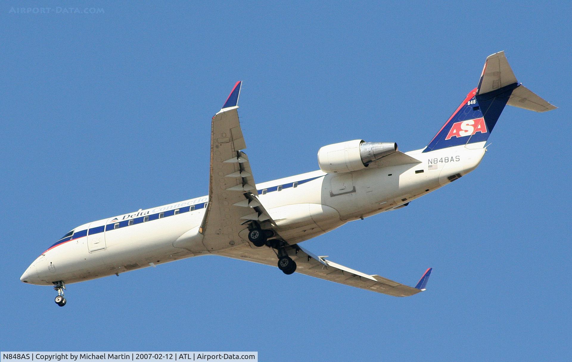N848AS, 1999 Bombardier CRJ-200ER (CL-600-2B19) C/N 7339, Over the numbers of 26L