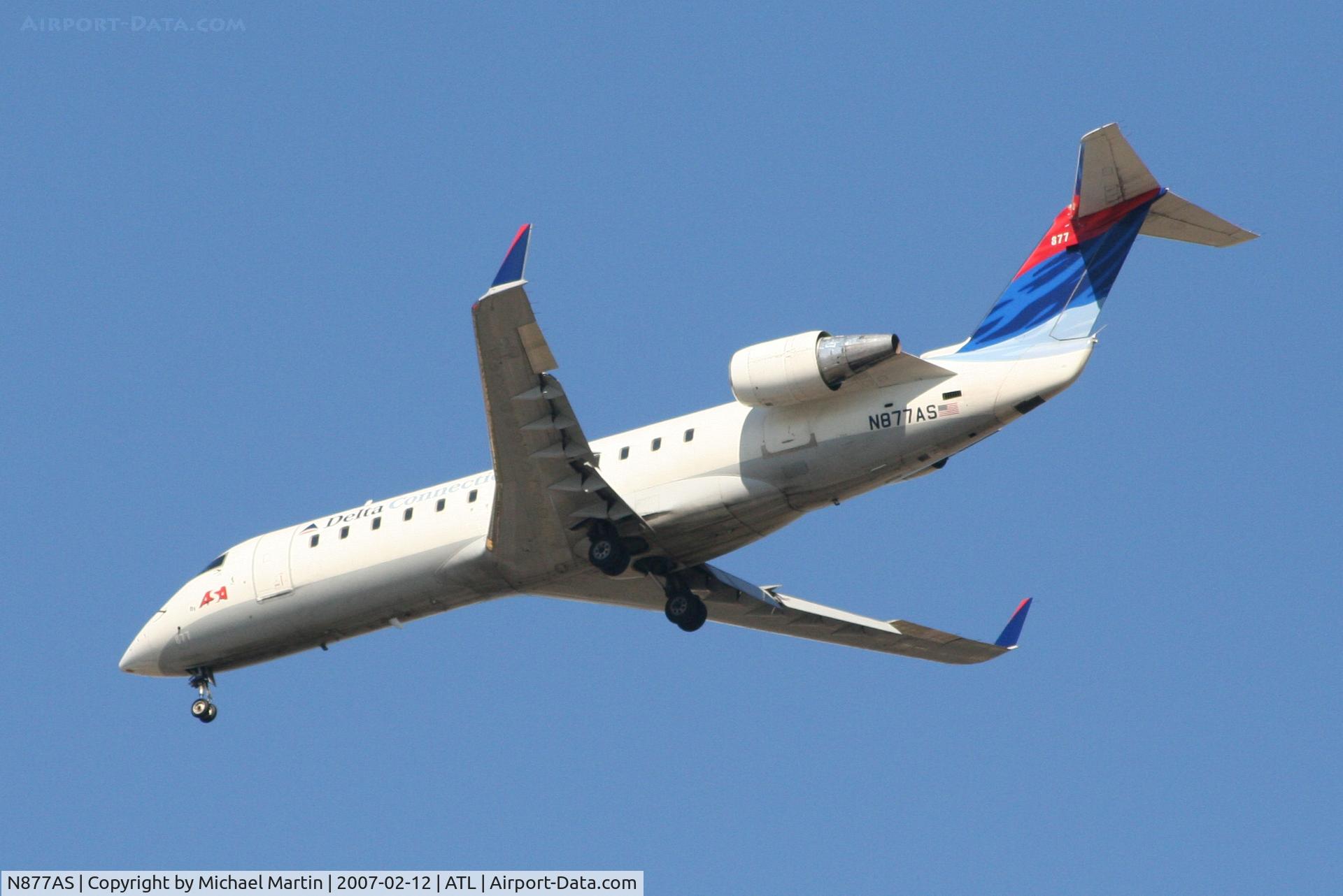 N877AS, 2001 Bombardier CRJ-200ER (CL-600-2B19) C/N 7579, Over the numbers of 26L