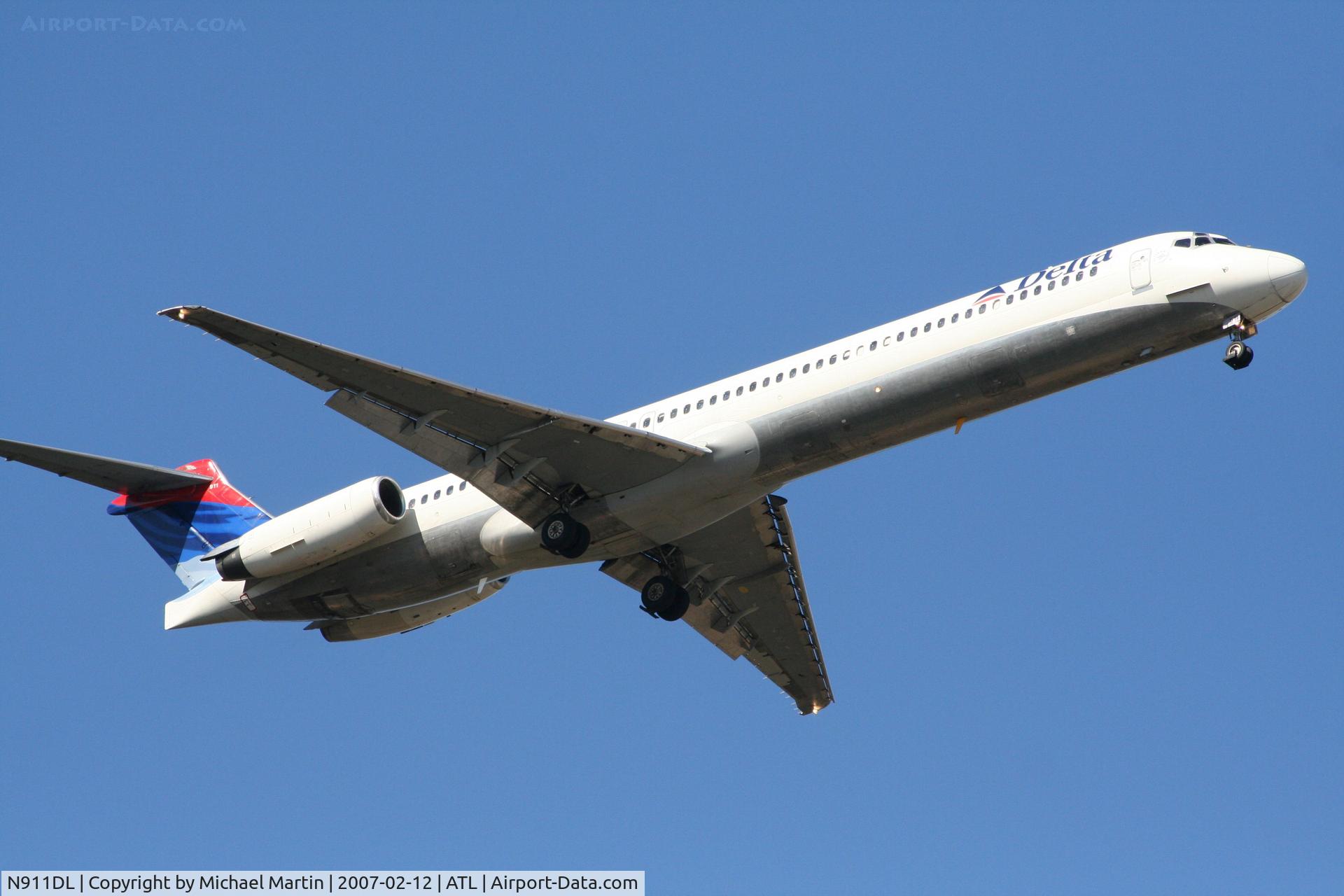 N911DL, 1987 McDonnell Douglas MD-88 C/N 49542, On final for Runway 9R
