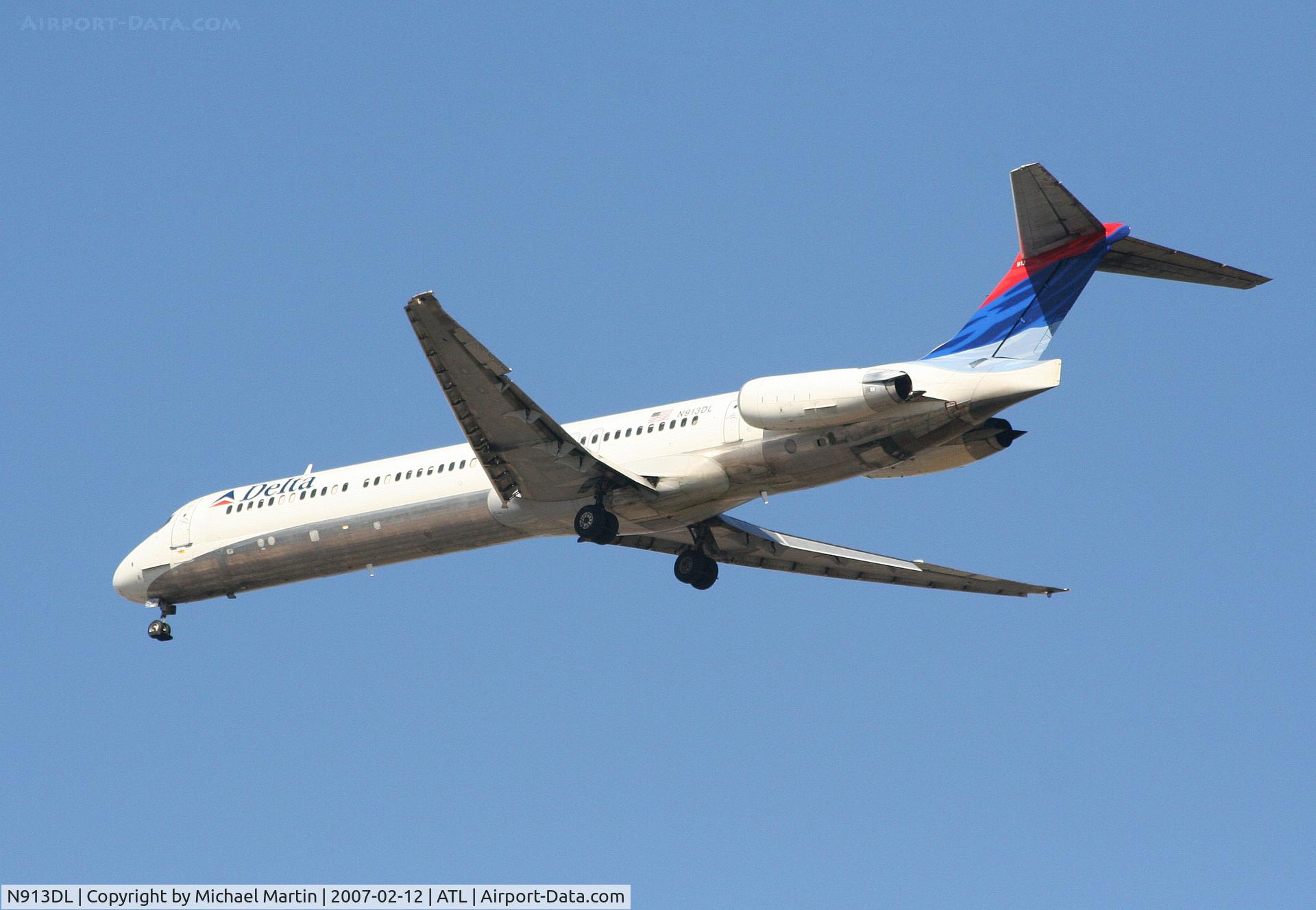 N913DL, 1988 McDonnell Douglas MD-88 C/N 49544, Over the numbers of 26L