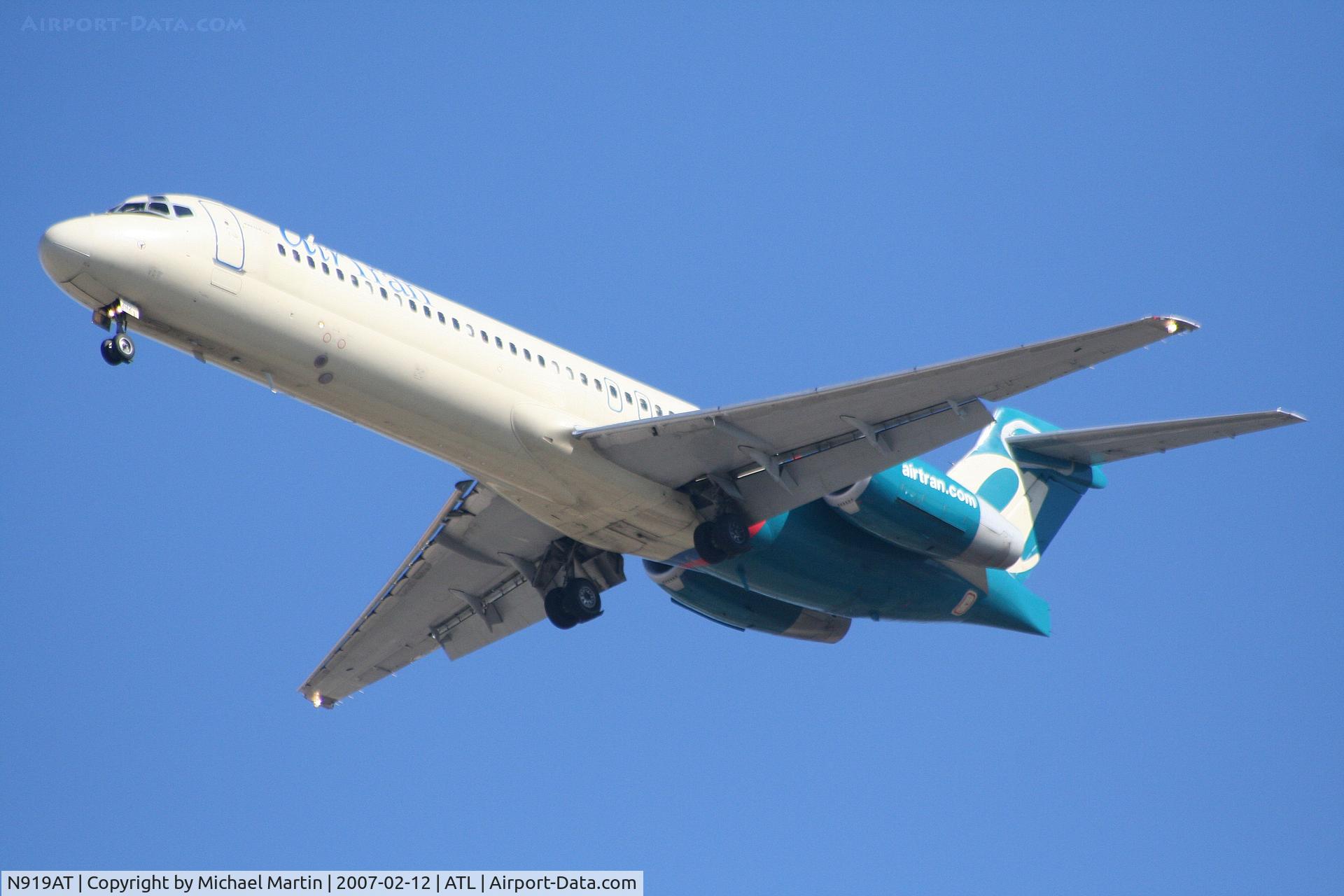 N919AT, 2001 Boeing 717-200 C/N 55084, On final for Runway 26L