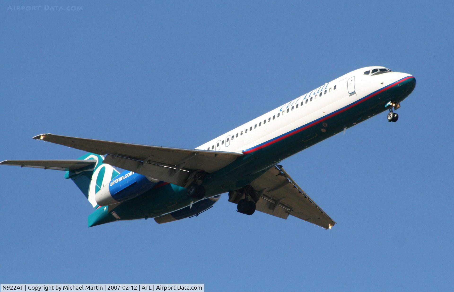 N922AT, 2005 Boeing 717-200 C/N 55050, On final for Runway 9R