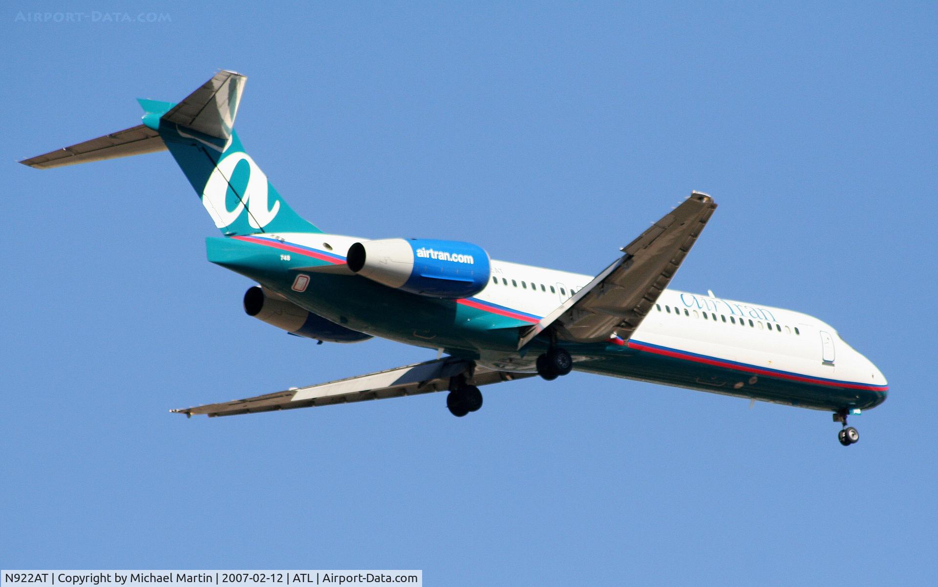 N922AT, 2005 Boeing 717-200 C/N 55050, Over the numbers of 9R