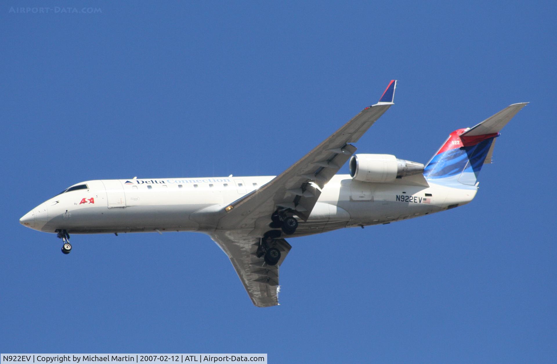 N922EV, 2003 Bombardier CRJ-200ER (CL-600-2B19) C/N 7822, On final for Runway 26L