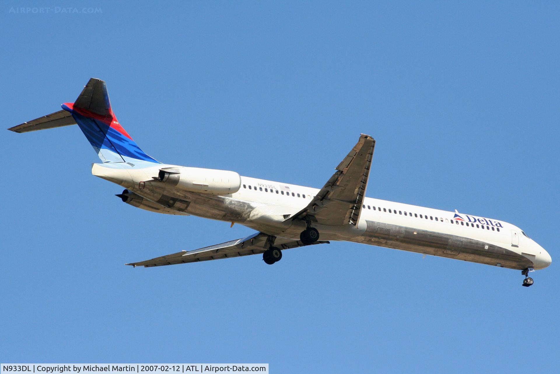 N933DL, 1989 McDonnell Douglas MD-88 C/N 49720, Over the numbers of 9R