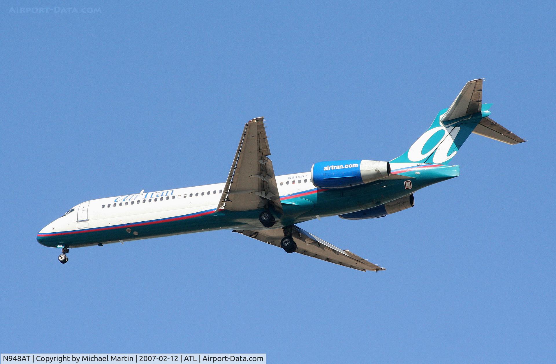 N948AT, 1999 Boeing 717-200 C/N 55011, On final for Runway 26L