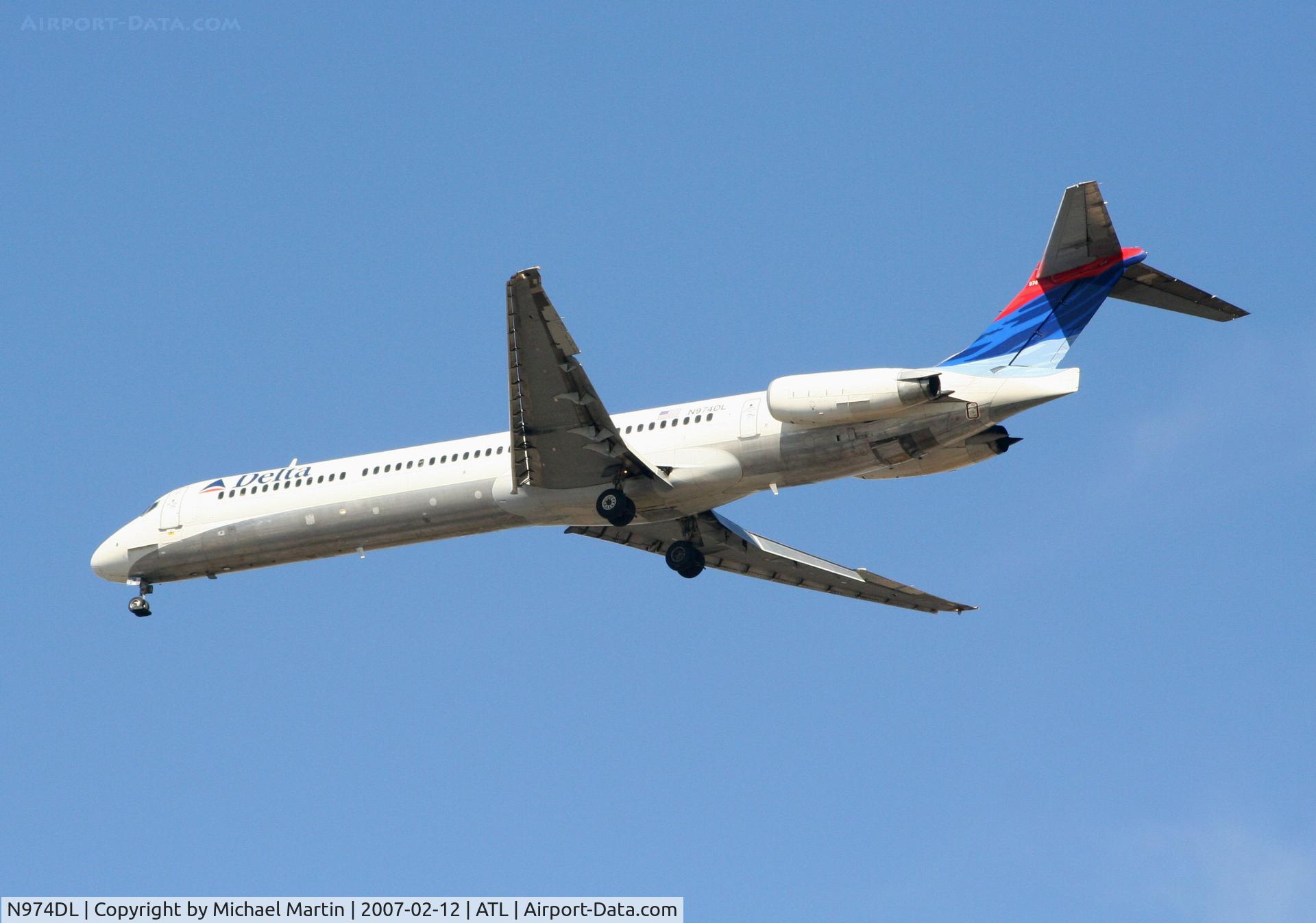 N974DL, 1991 McDonnell Douglas MD-88 C/N 53242, Over the numbers of 26L