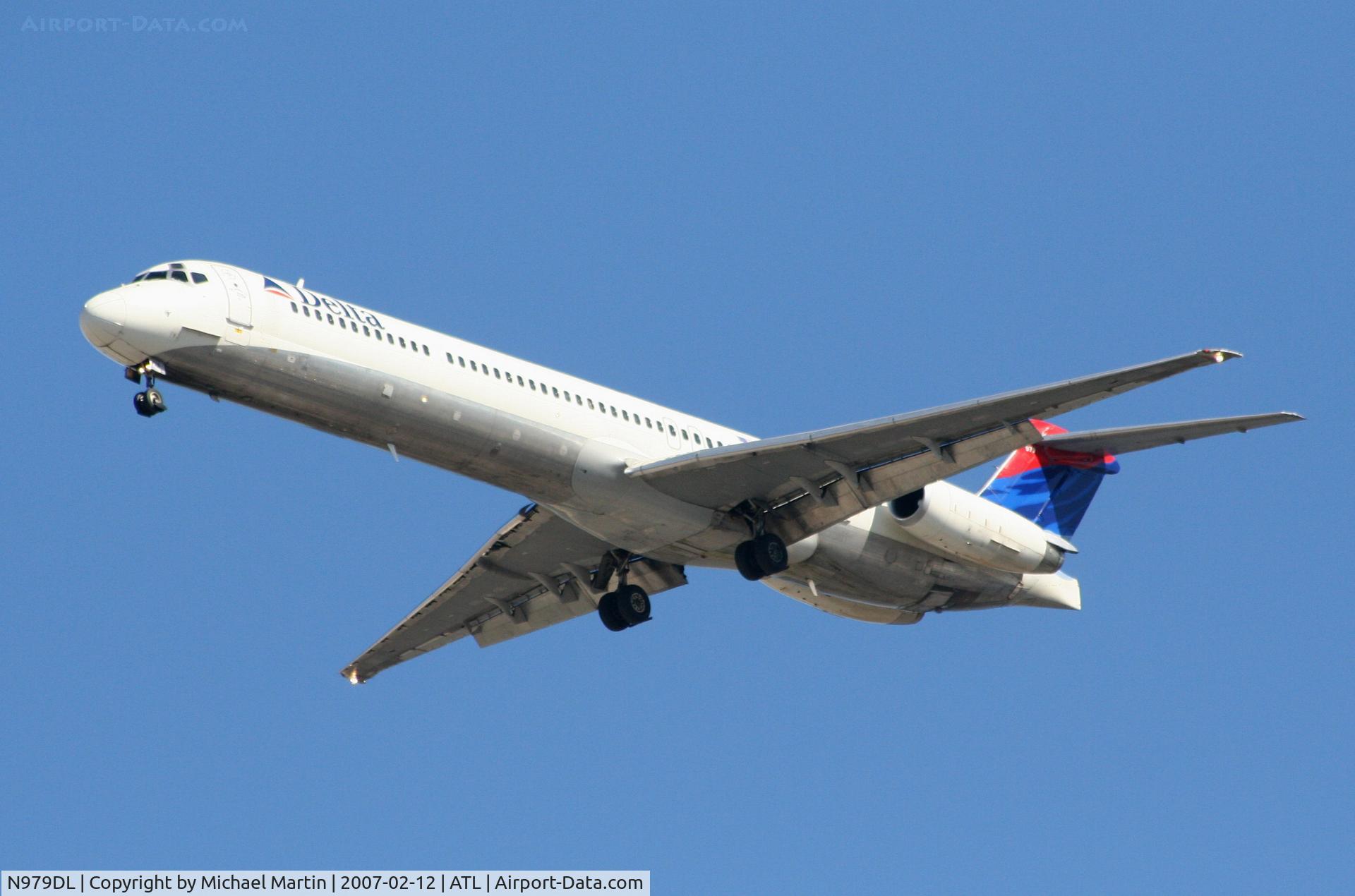 N979DL, 1991 McDonnell Douglas MD-88 C/N 53266, On final for Runway 26L