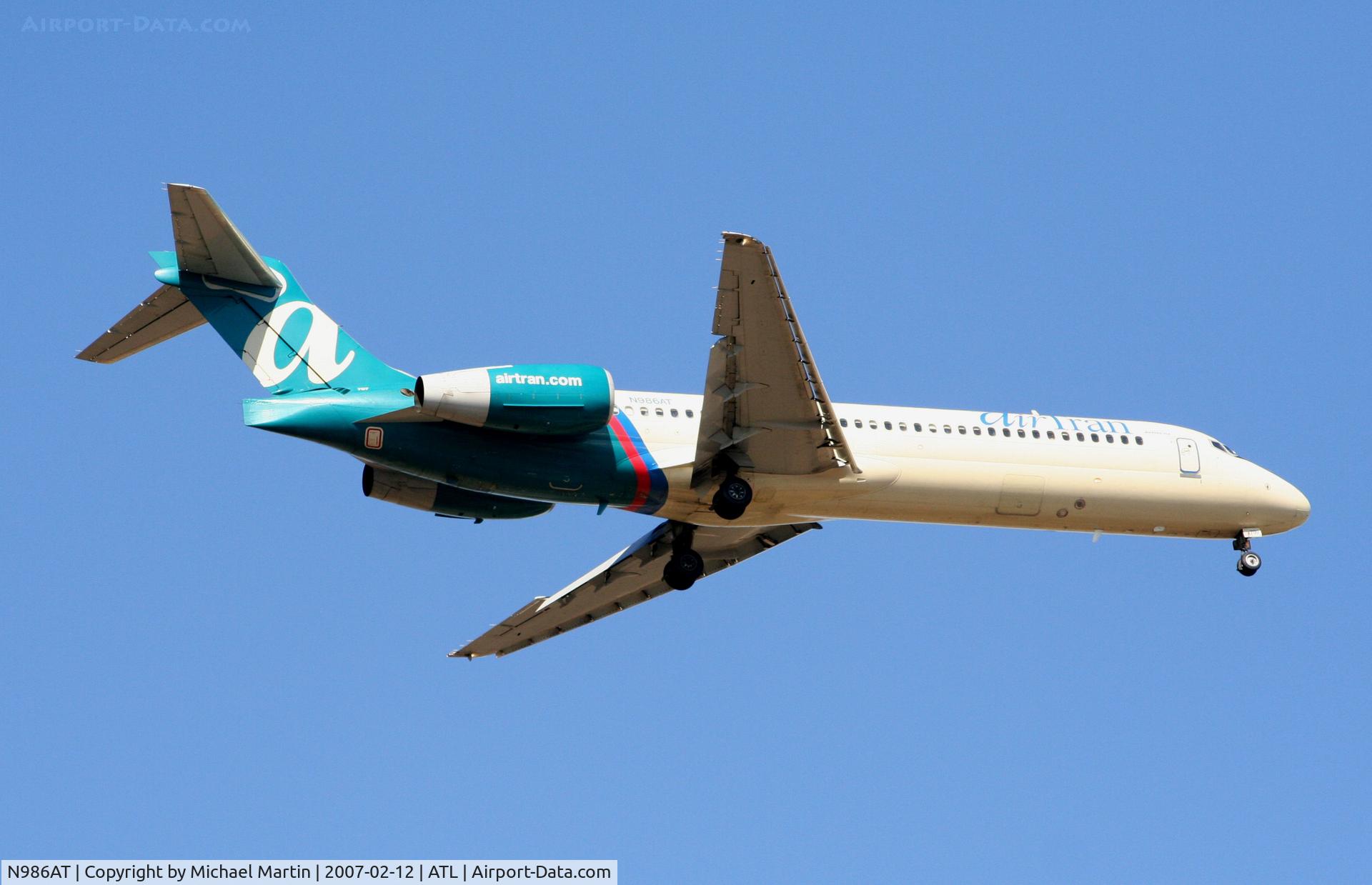 N986AT, 2001 Boeing 717-200 C/N 55089, On final for Runway 9R