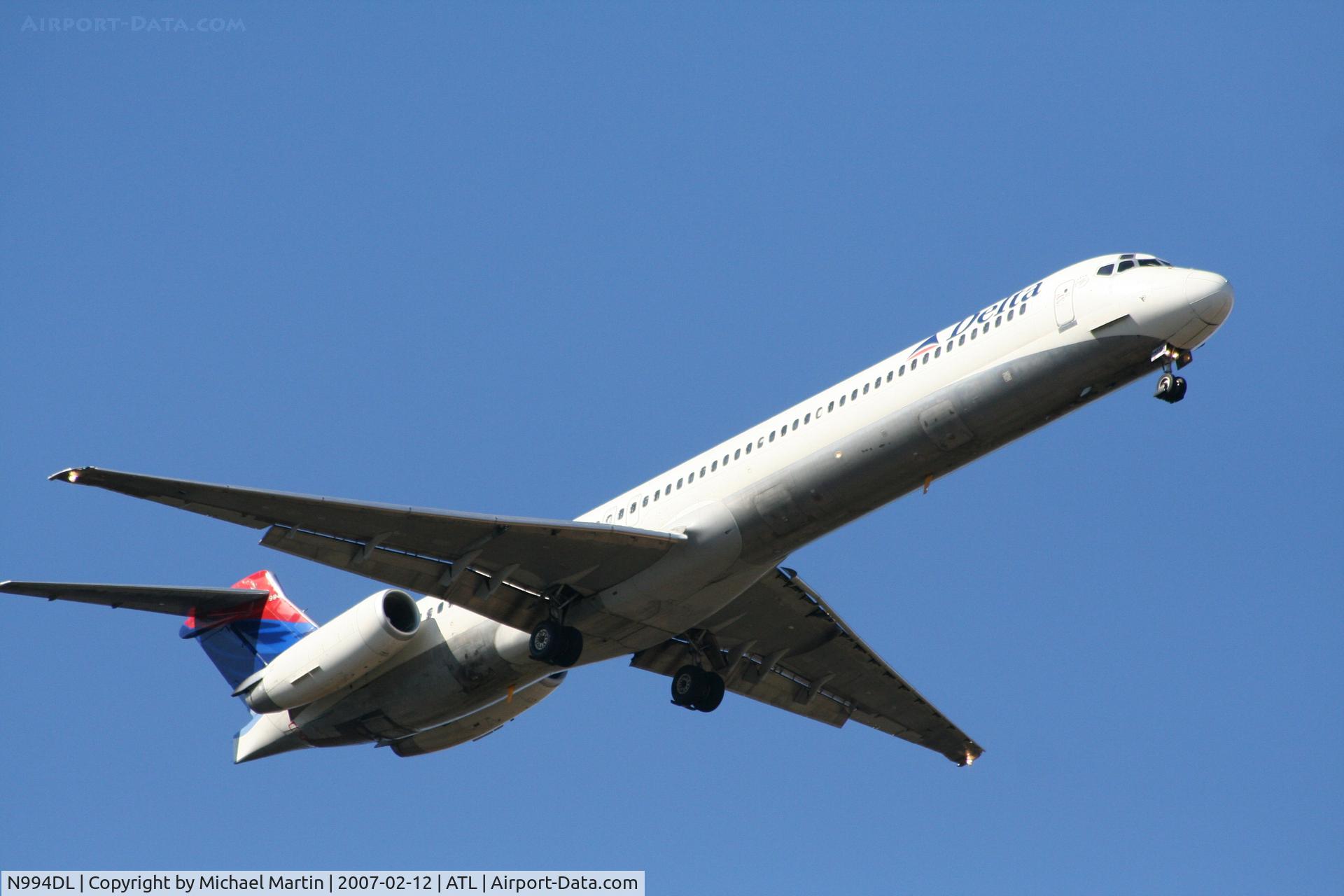N994DL, 1991 McDonnell Douglas MD-88 C/N 53346, On final for Runway 9R