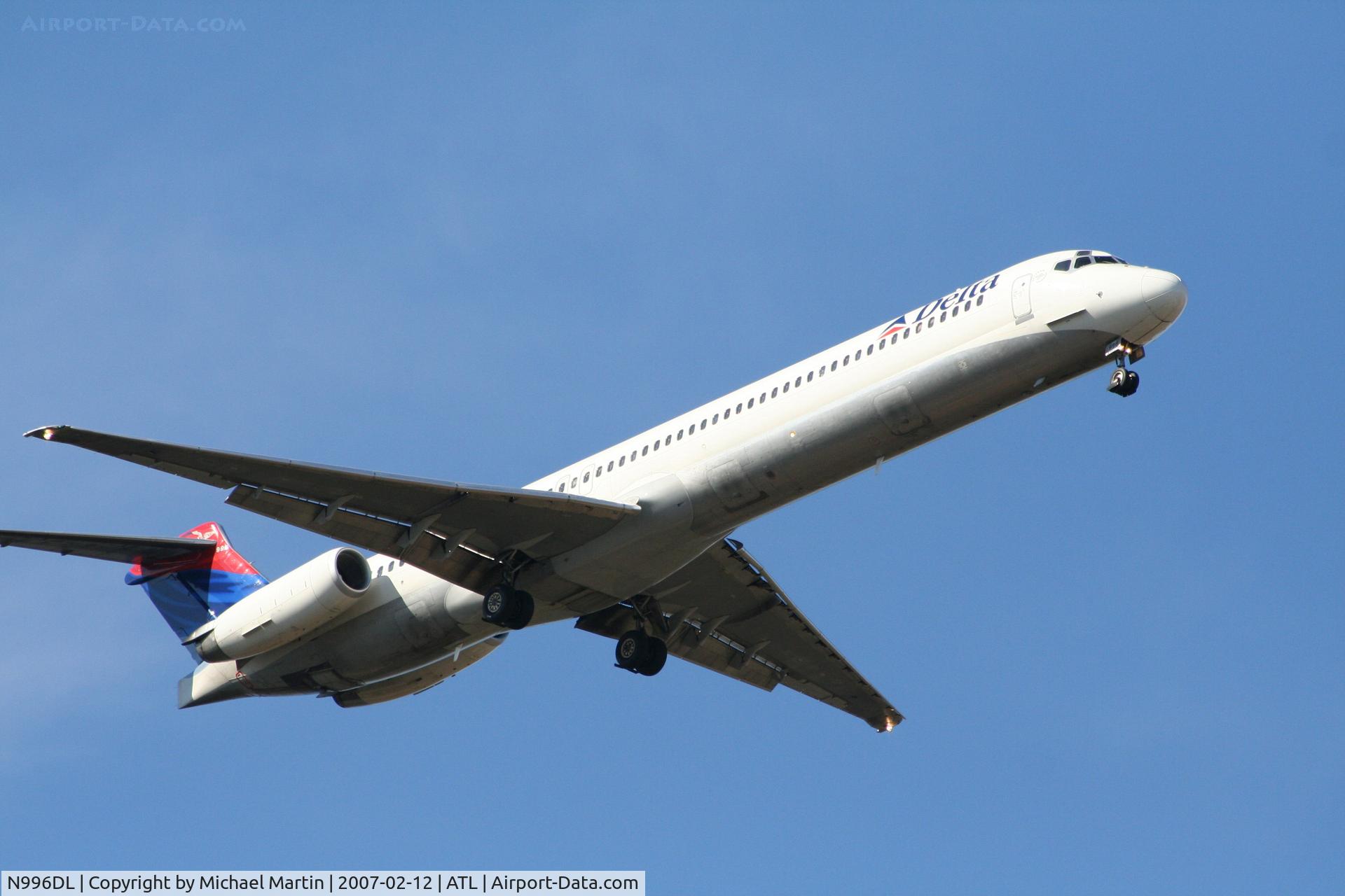 N996DL, 1991 McDonnell Douglas MD-88 C/N 53363, On final for Runway 9R