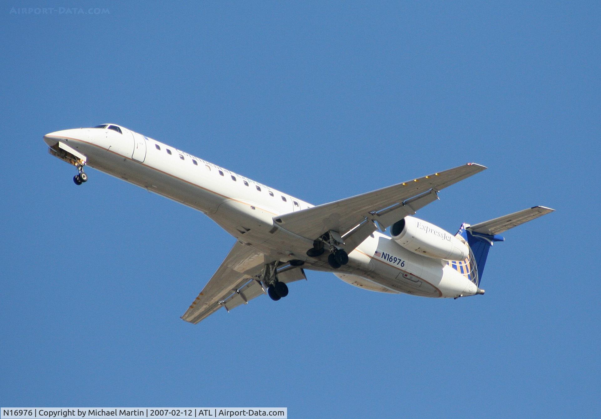 N16976, 1999 Embraer EMB-145LR C/N 145171, On final for Runway 26L