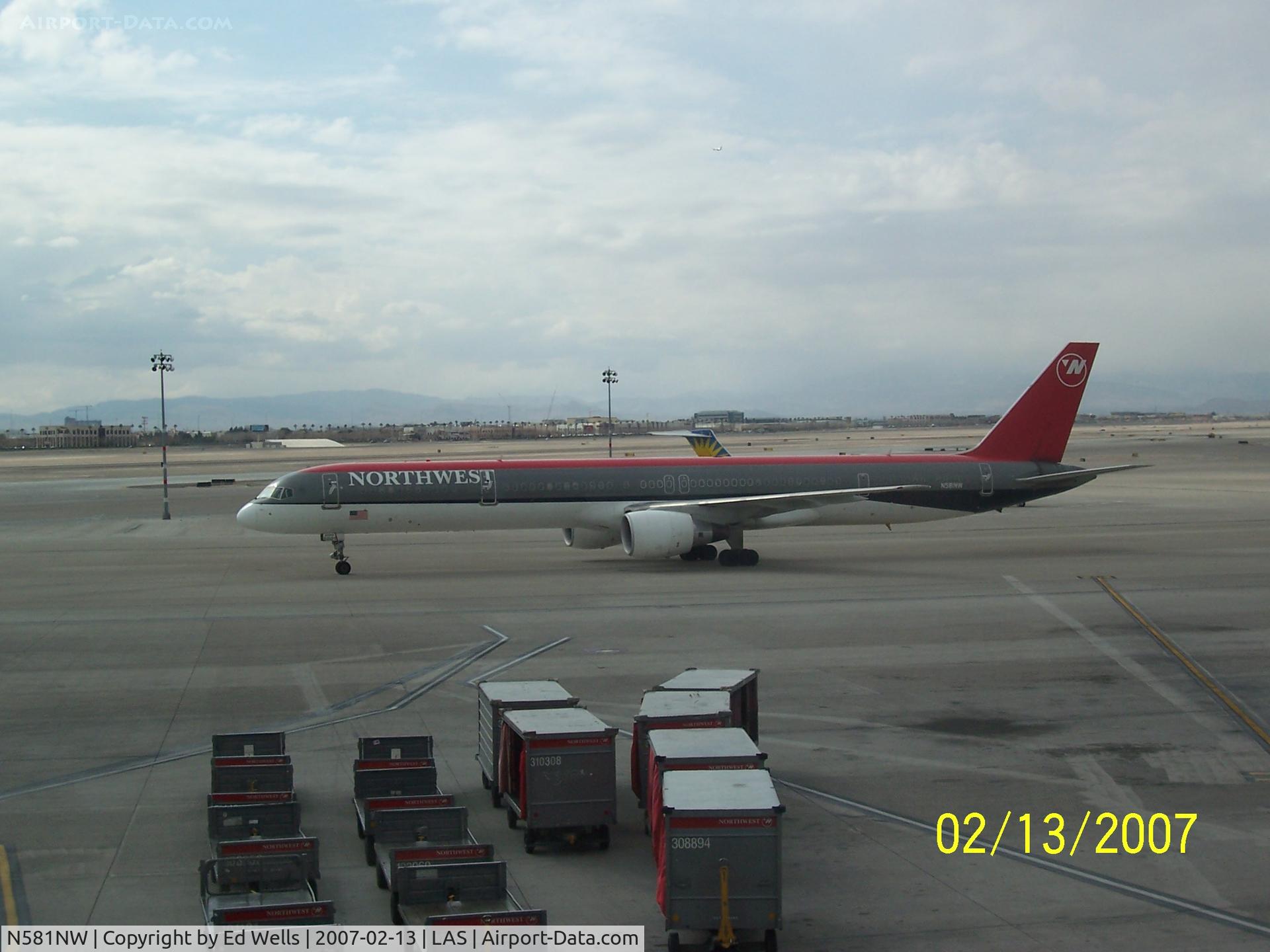 N581NW, 2002 Boeing 757-351 C/N 32982, Taken at LAS