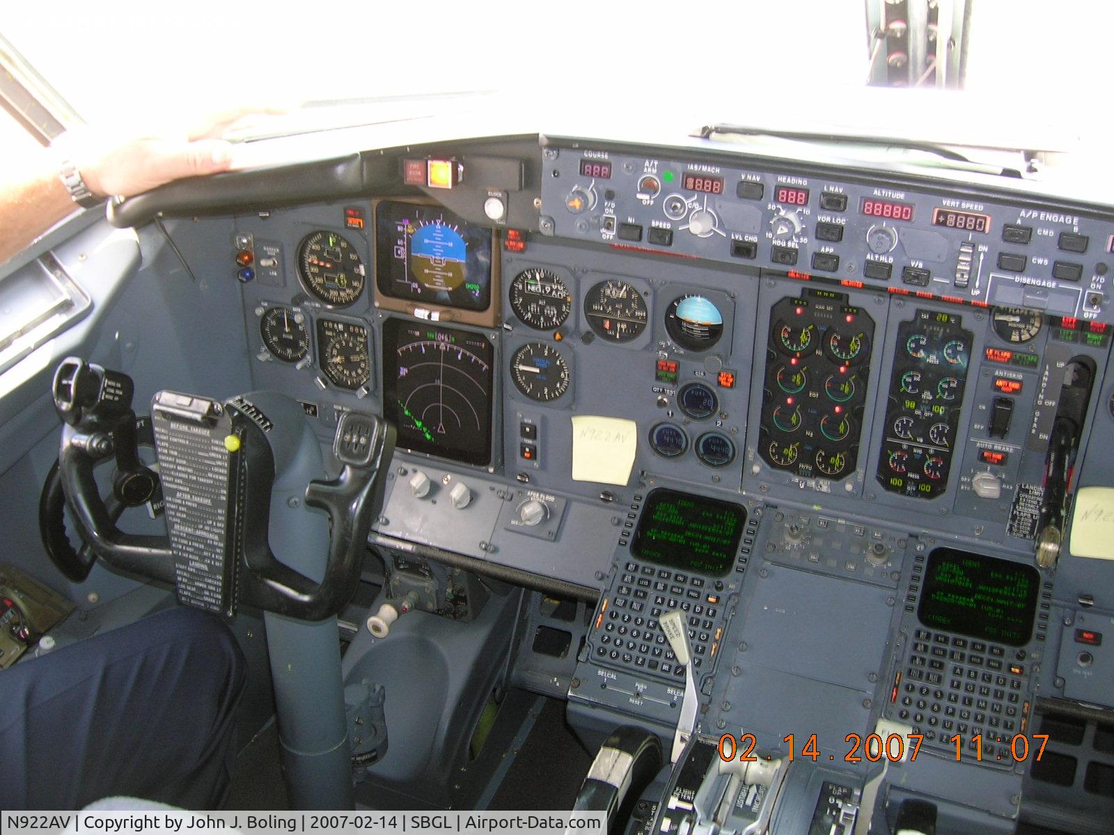 N922AV, 1990 Boeing 737-53A C/N 24922, Captains panel light test