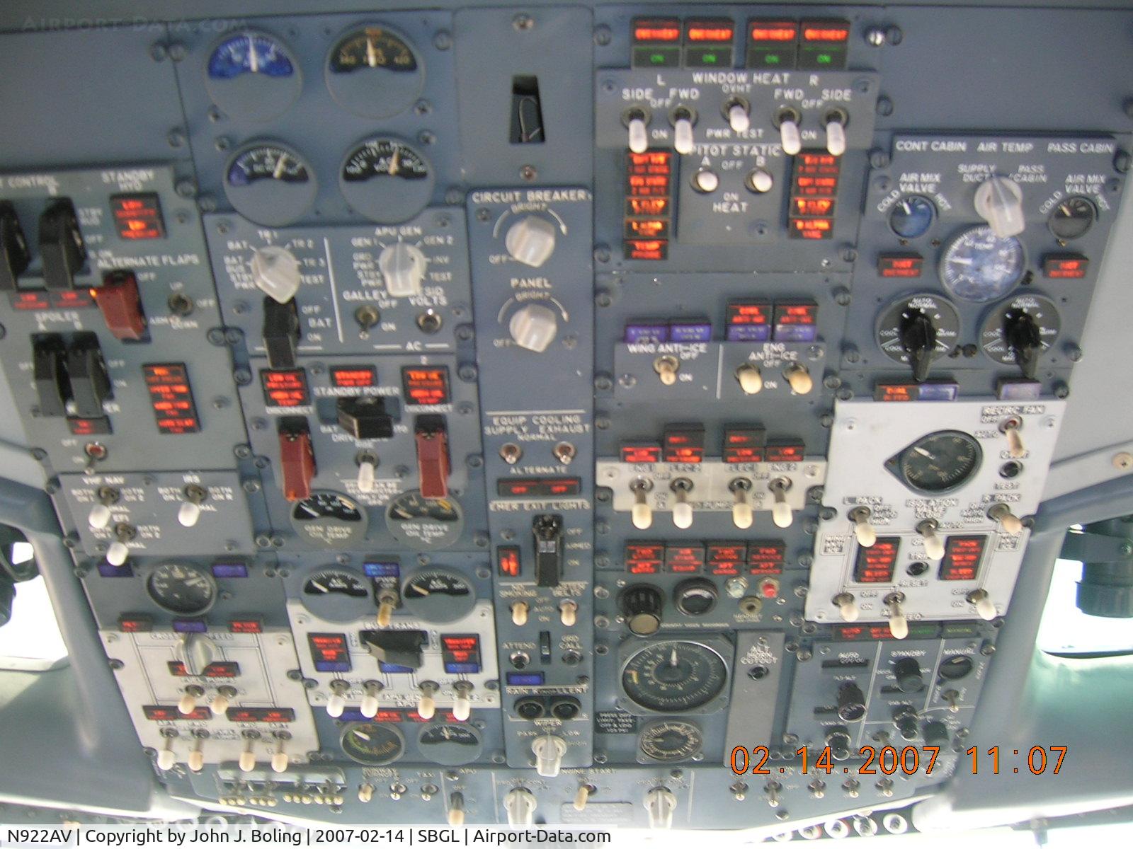 N922AV, 1990 Boeing 737-53A C/N 24922, Overhead panel light test