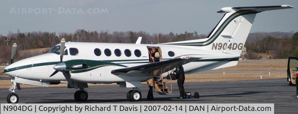 N904DG, 1983 Beech B200 King Air C/N BB-1176, 1983 Beech B200 loading up in Danville Va.