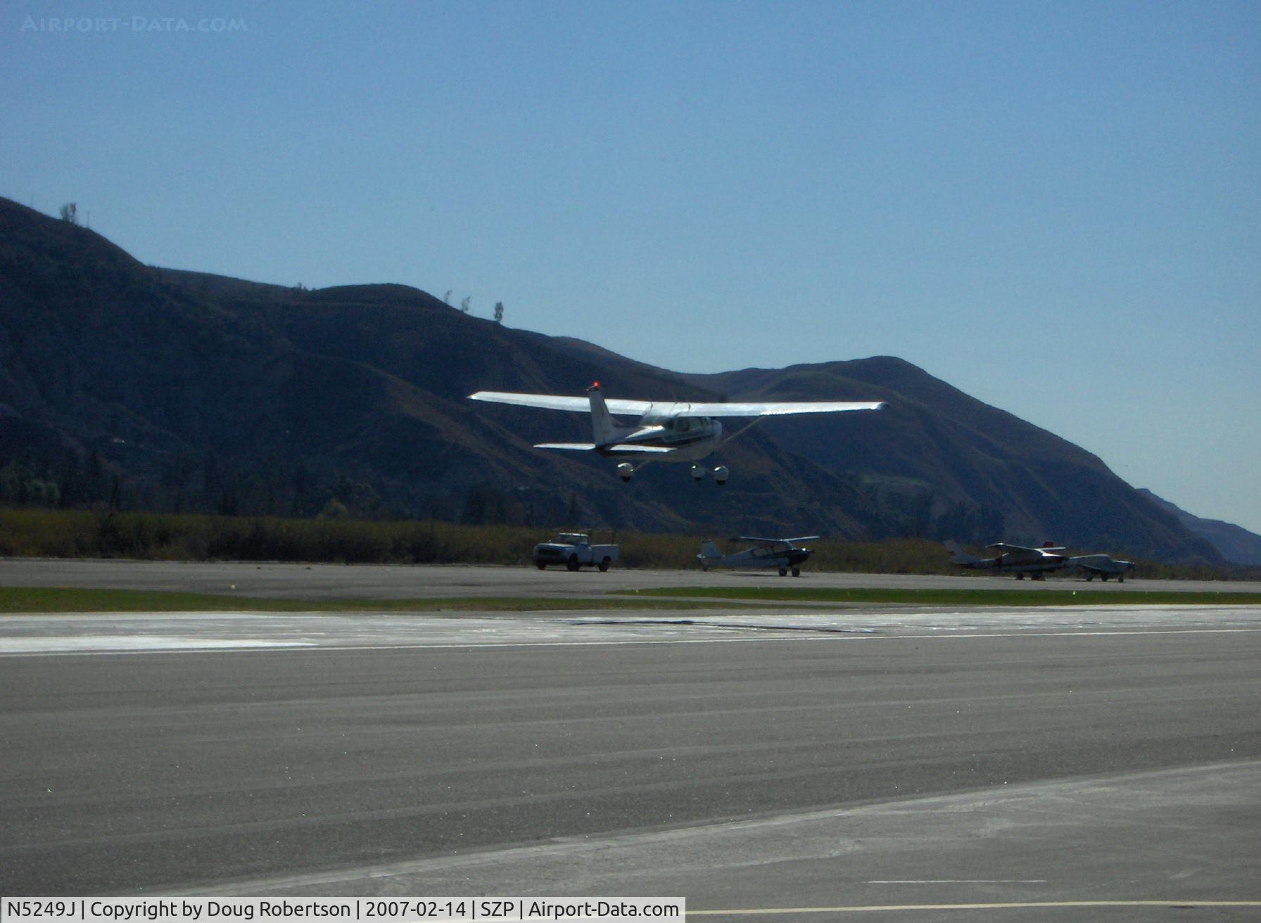 N5249J, 1980 Cessna 172N C/N 17273744, 1980 Cessna 172N, Lycoming O-320-E2A 150 Hp, takeoff climb Rwy 22